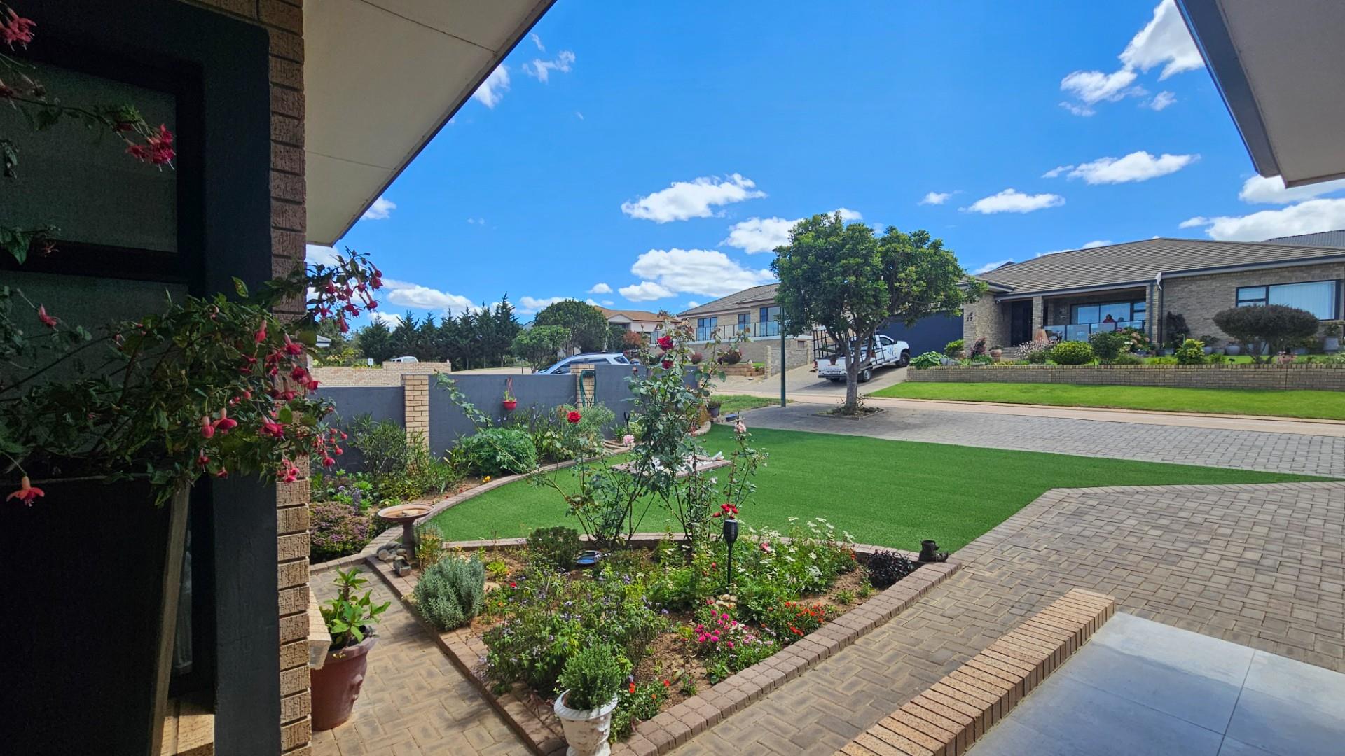 House For Sale in Hartenbos