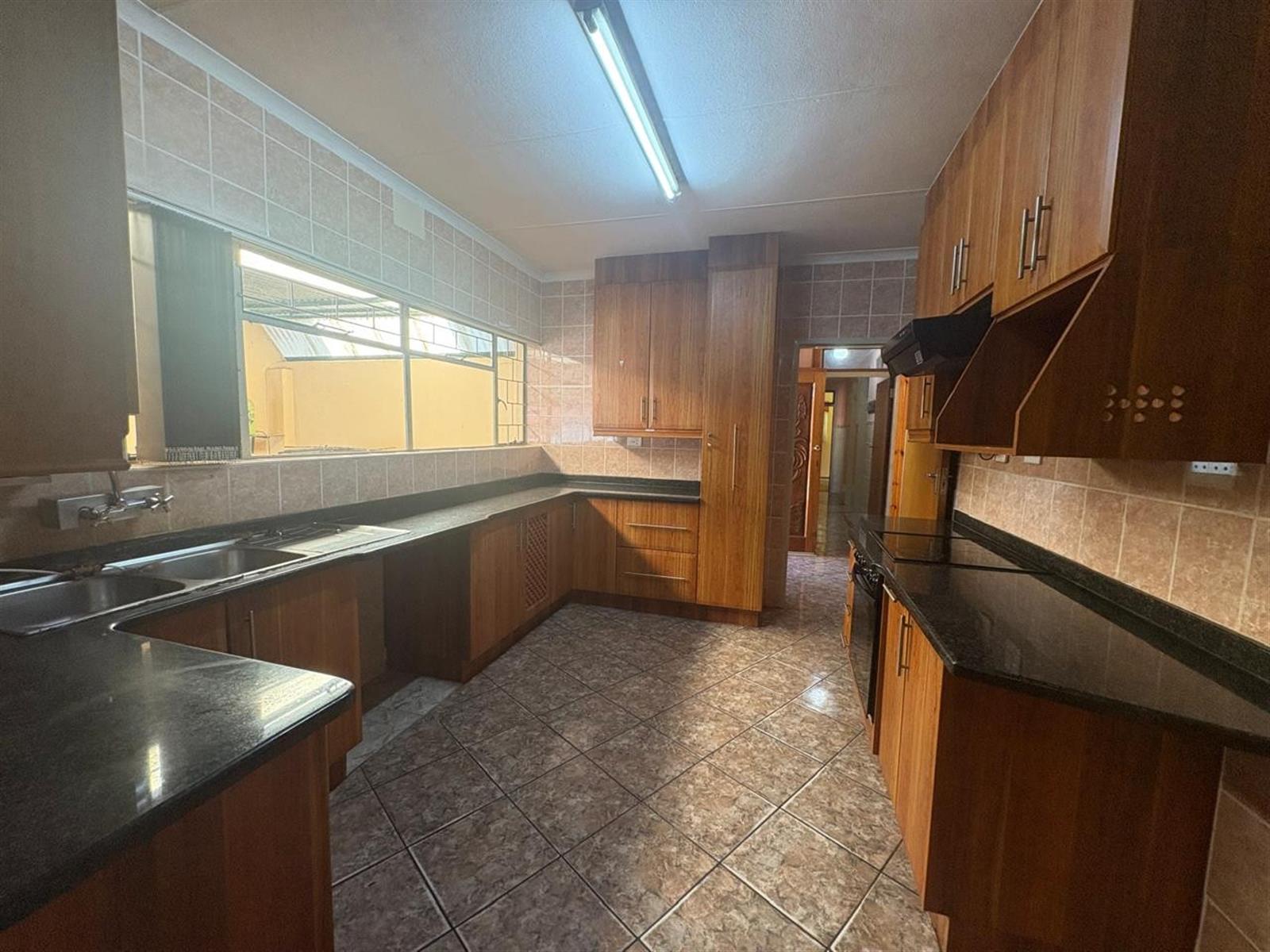 Renovator's Dream in a Prime Spot - 50m from School!