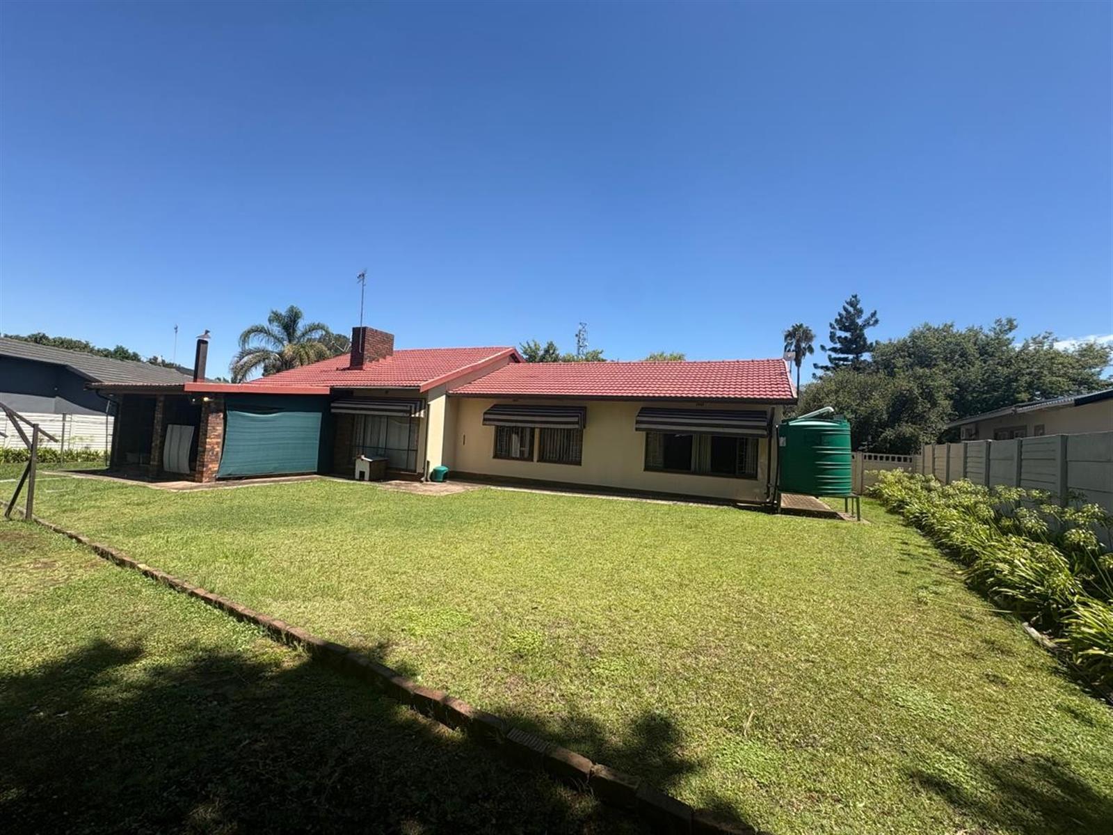 Renovator's Dream in a Prime Spot - 50m from School!