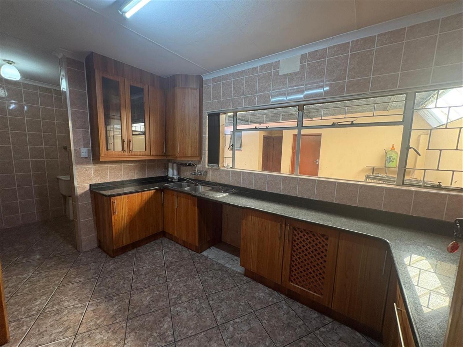 Renovator's Dream in a Prime Spot - 50m from School!