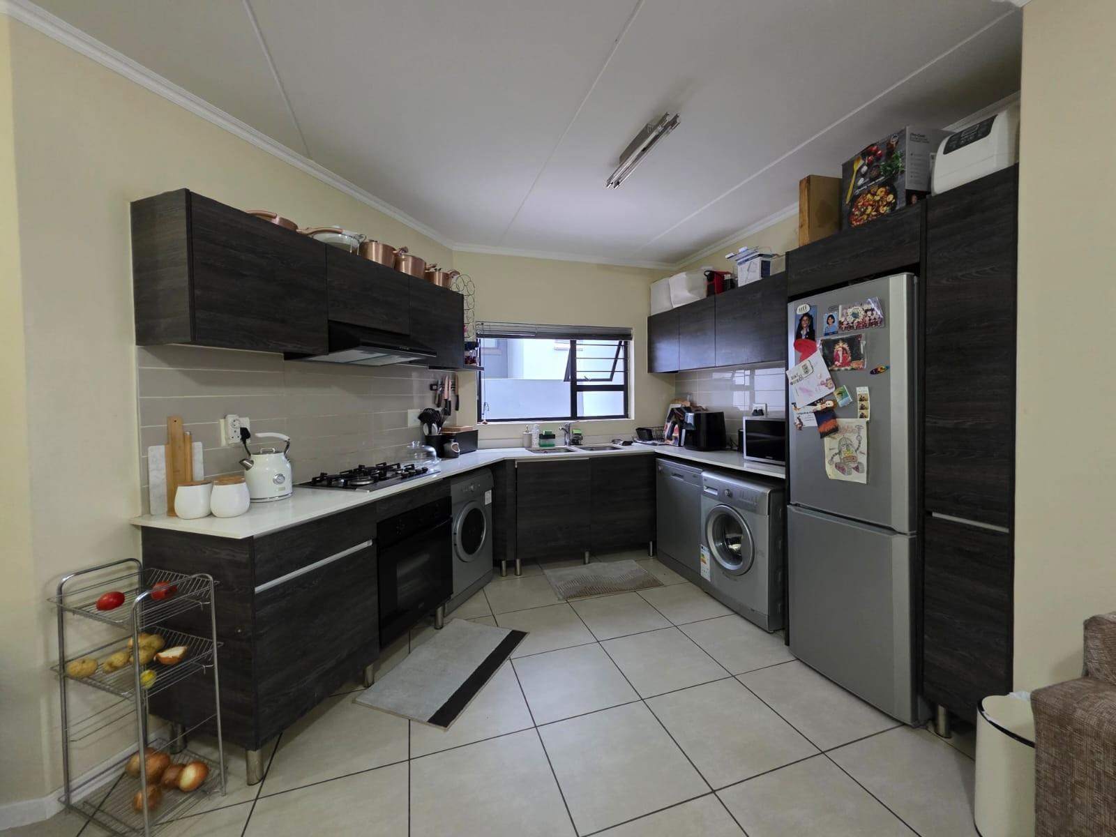Premier Garden Living: 3-Bedroom Ground Floor Apartment at Westlake Eco Estate