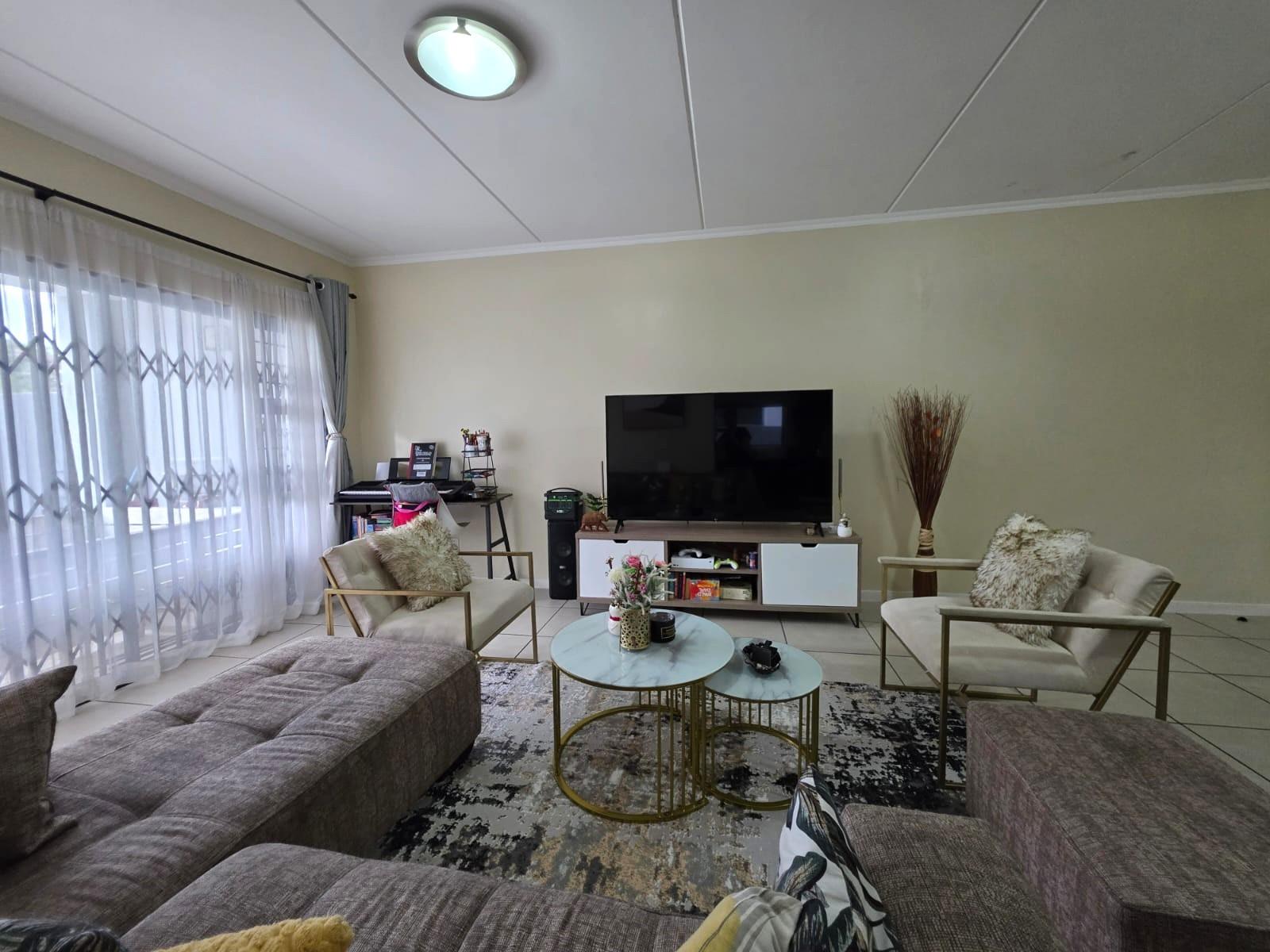 Premier Garden Living: 3-Bedroom Ground Floor Apartment at Westlake Eco Estate