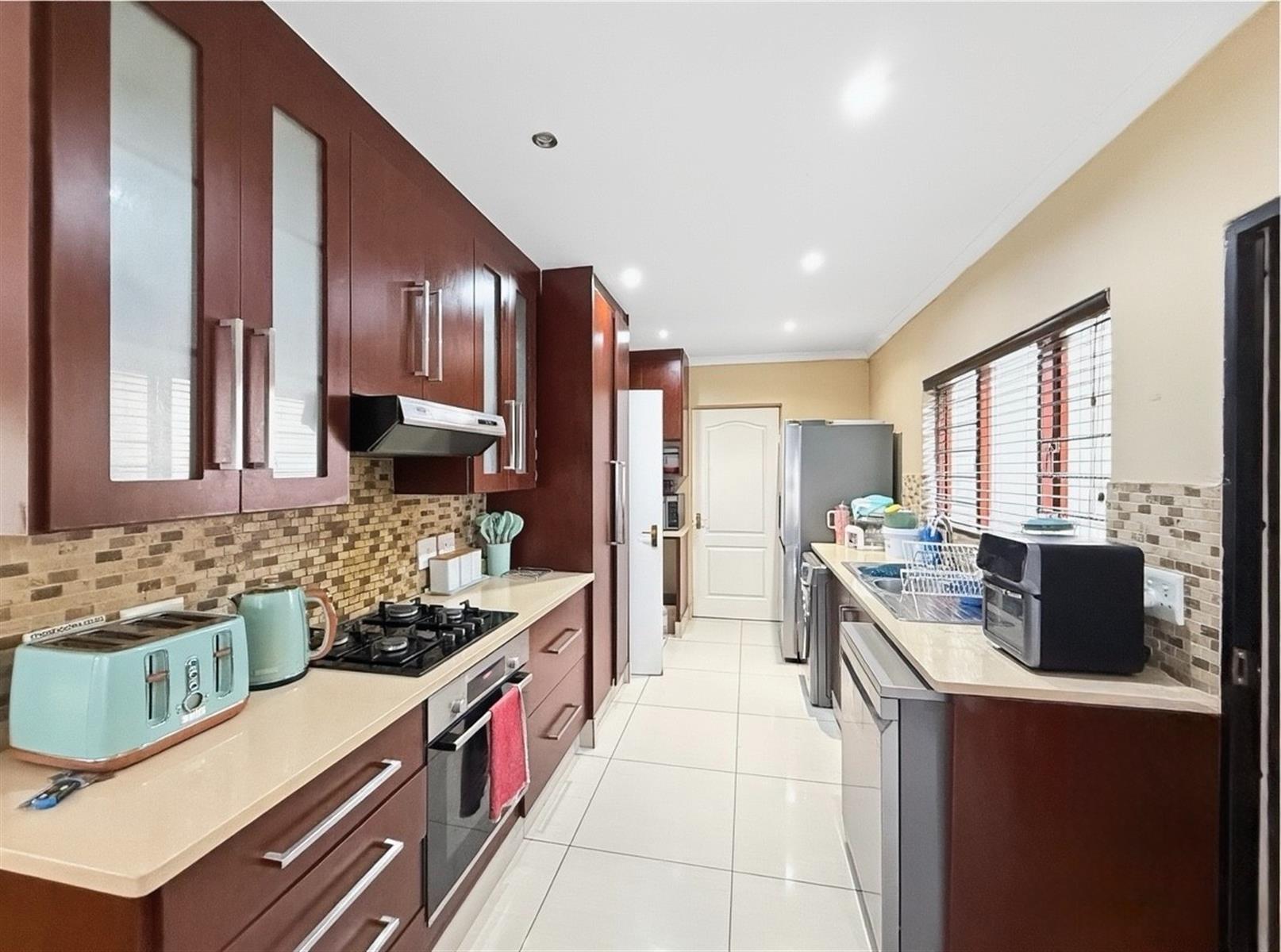 Elegant Family Living with Pool and Spacious Garden