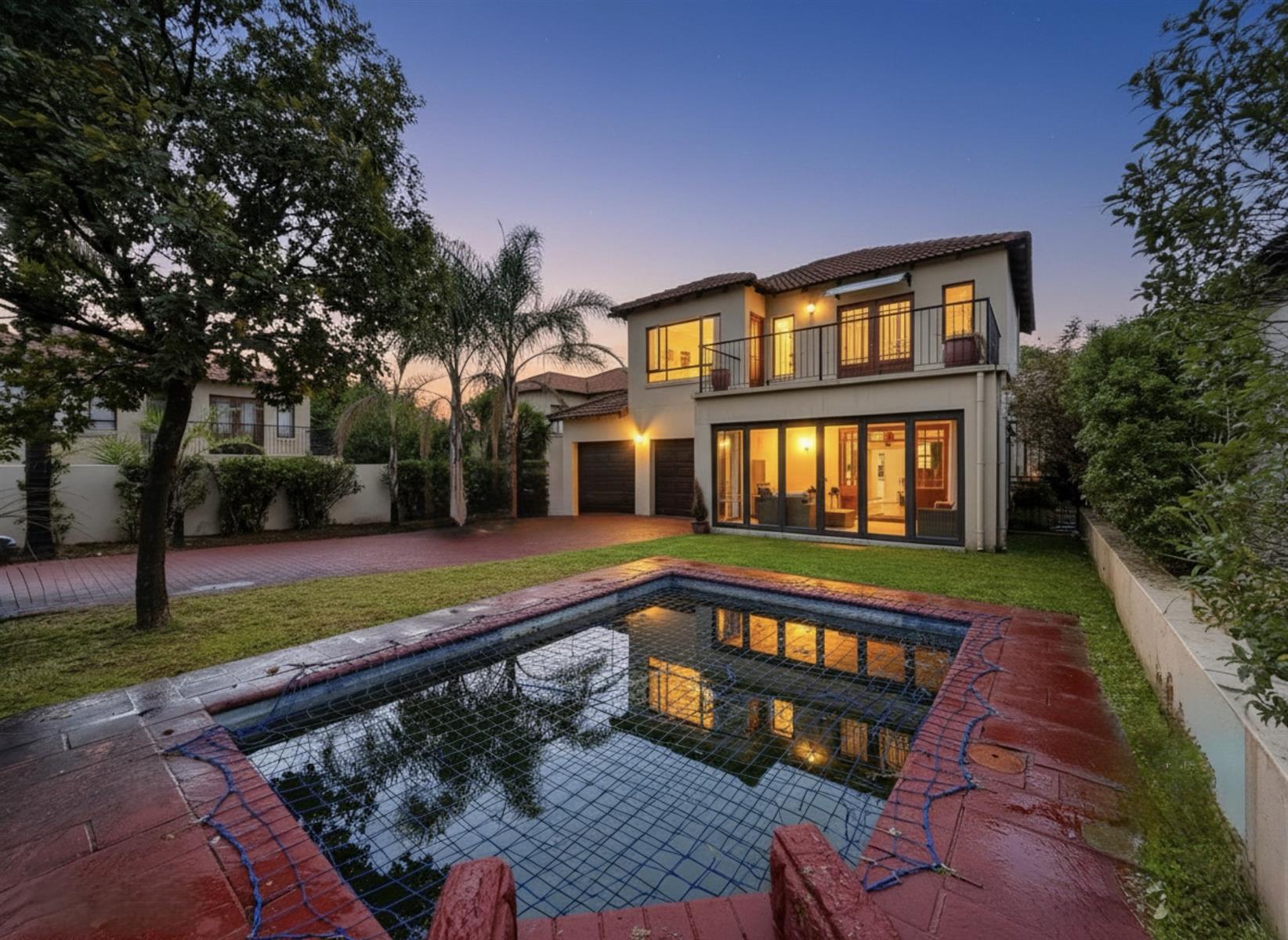 Elegant Family Living with Pool and Spacious Garden