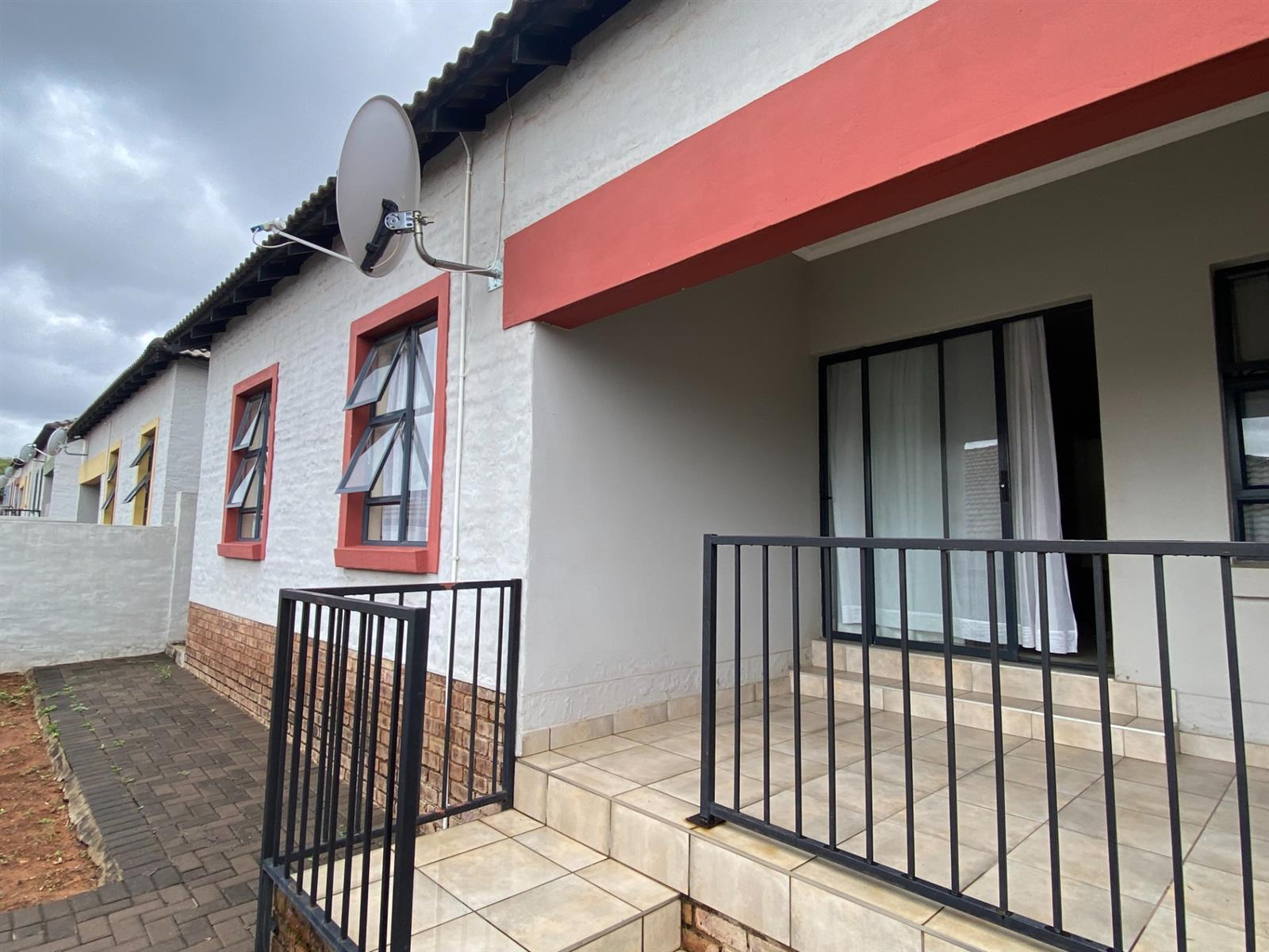Modern Three Bedroom House Fo Sale
