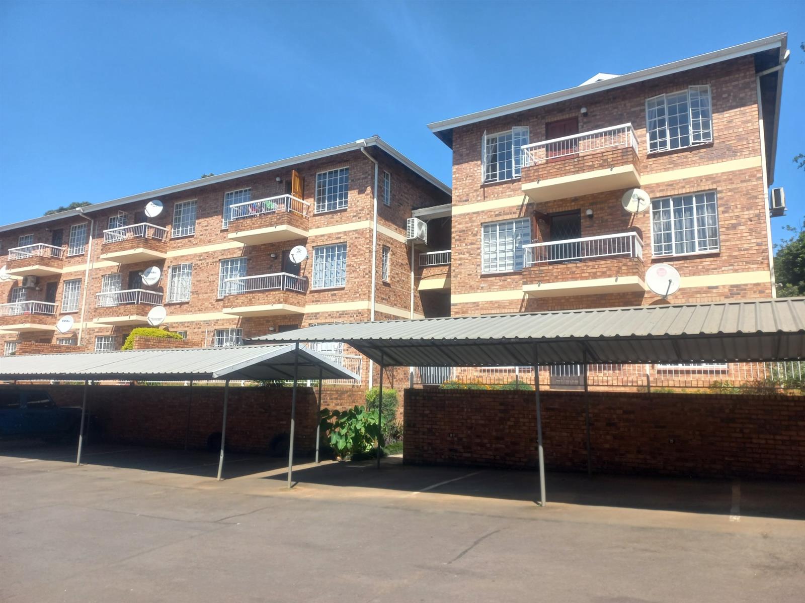 Apartment for sale in Clarendon, Pietermaritzburg, KwaZulu Natal, 31  (3rd floor), ALL SAINTS COURTS, 53 ROBERTS ROAD, Clarendon, Pietermaritzburg, KwaZulu Natal, 72 m²