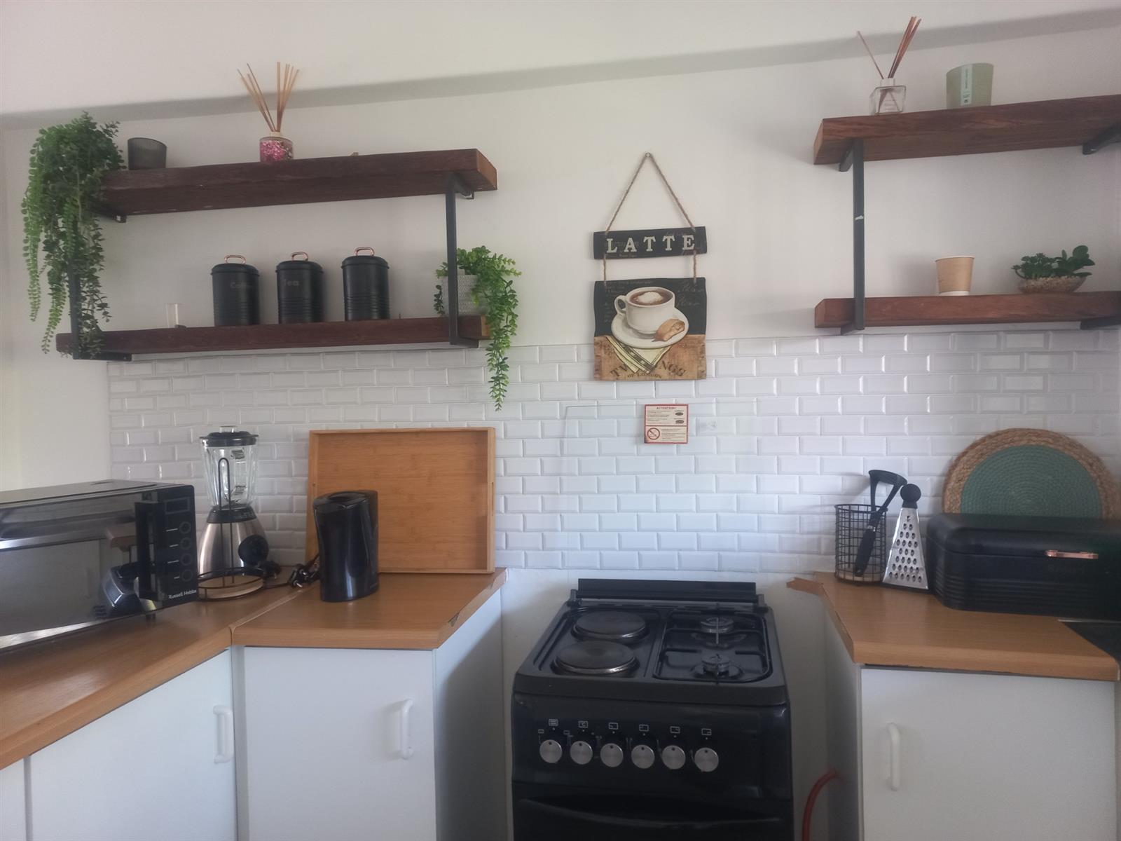 Apartment for sale in Clarendon, Pietermaritzburg, KwaZulu Natal, 31  (3rd floor), ALL SAINTS COURTS, 53 ROBERTS ROAD, Clarendon, Pietermaritzburg, KwaZulu Natal, 72 m²