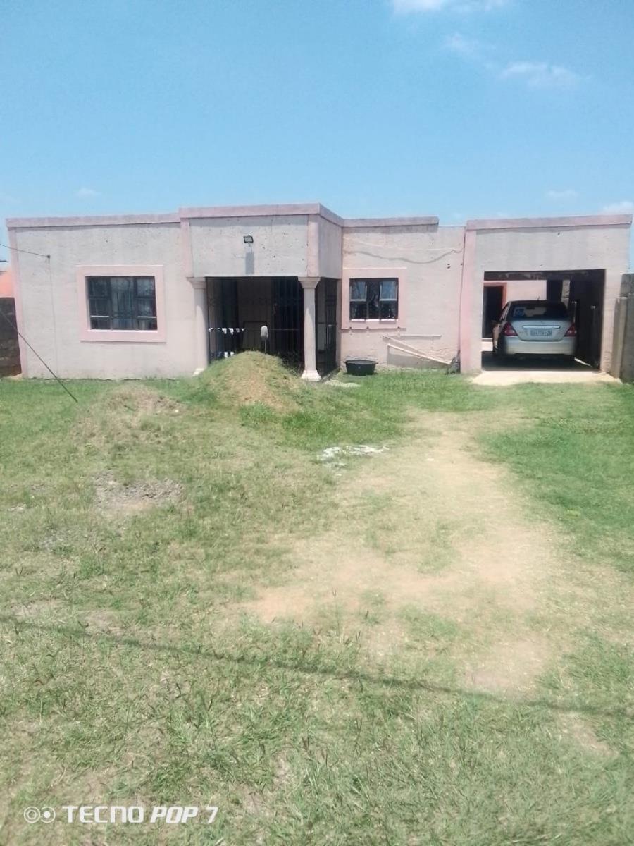 House For Sale in Osizweni, Newcastle, KwaZulu Natal