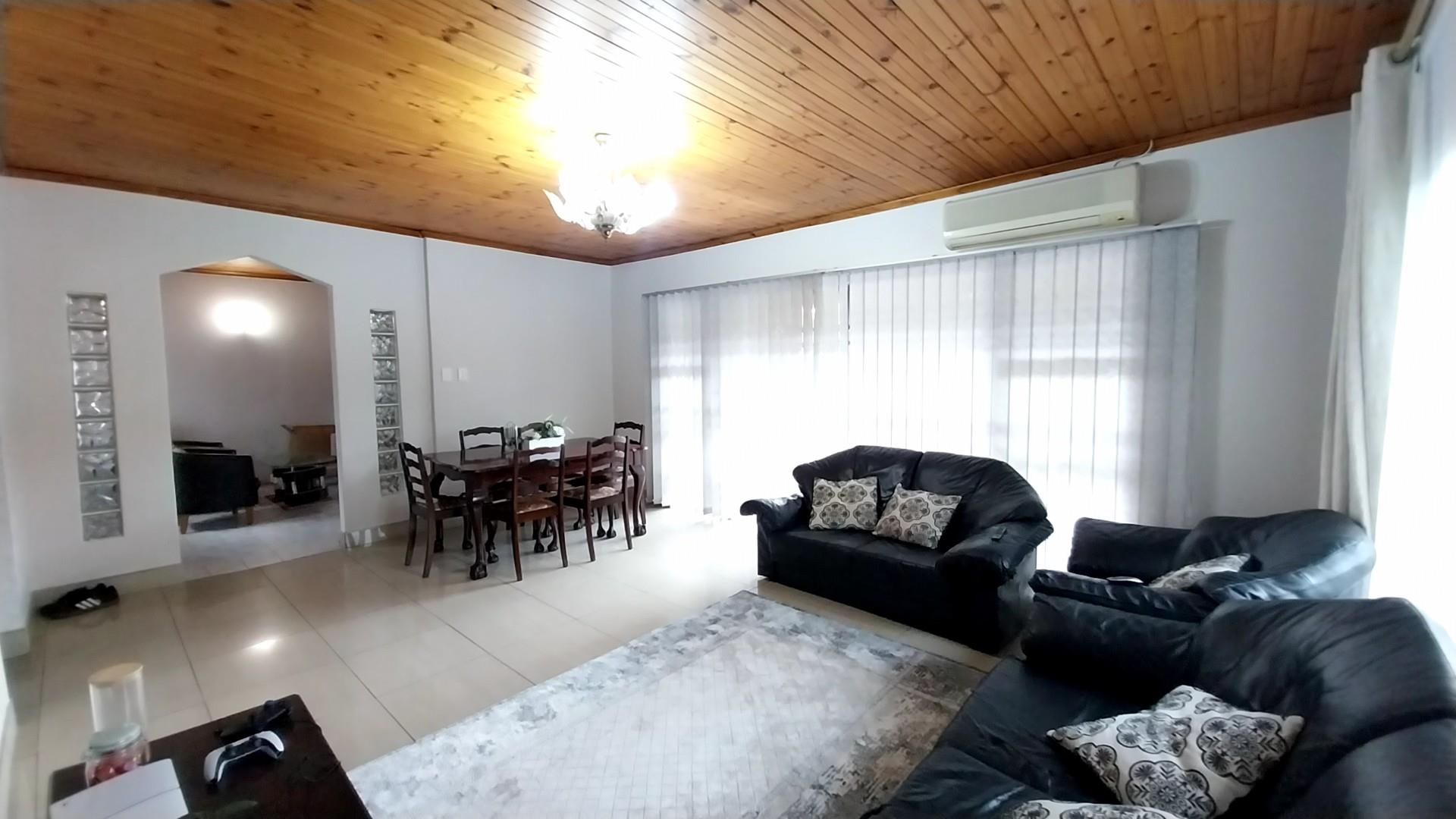 SPACIOUS FAMILY HOUSE FOR SALE IN CLARE HILLS