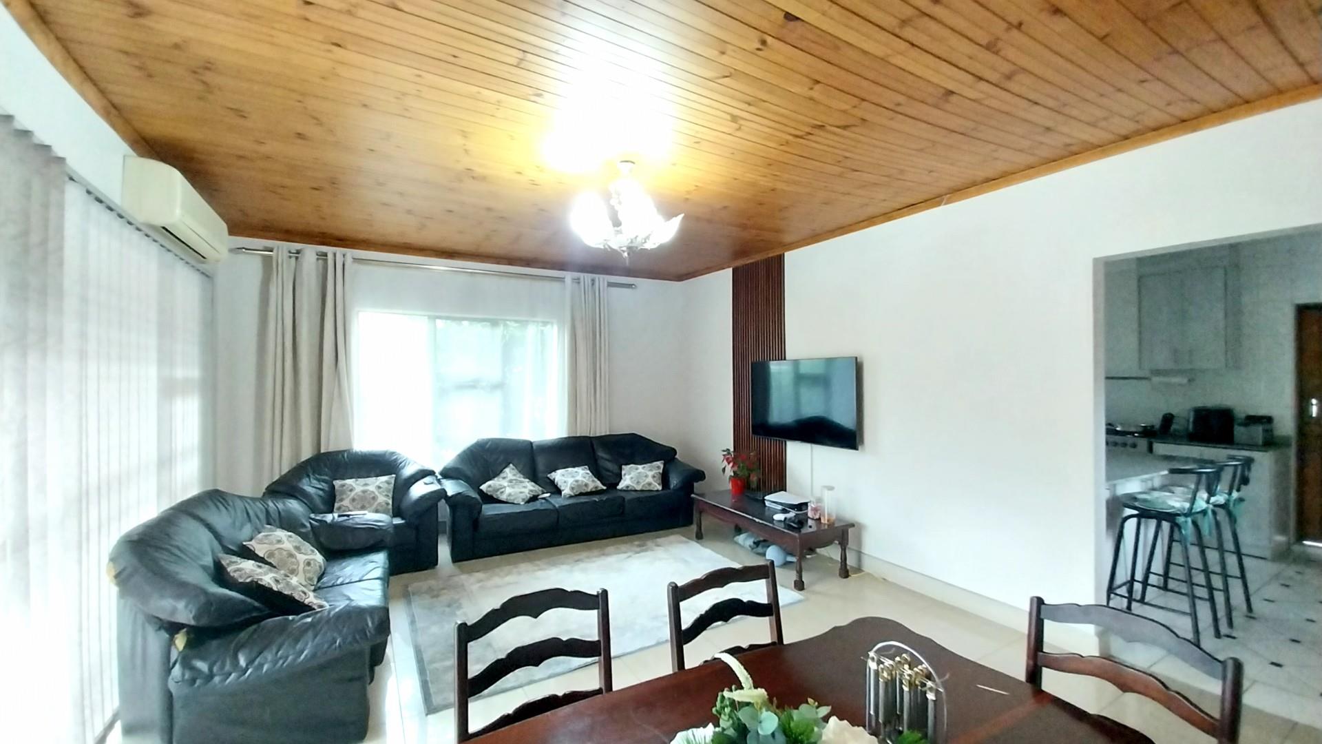 SPACIOUS FAMILY HOUSE FOR SALE IN CLARE HILLS