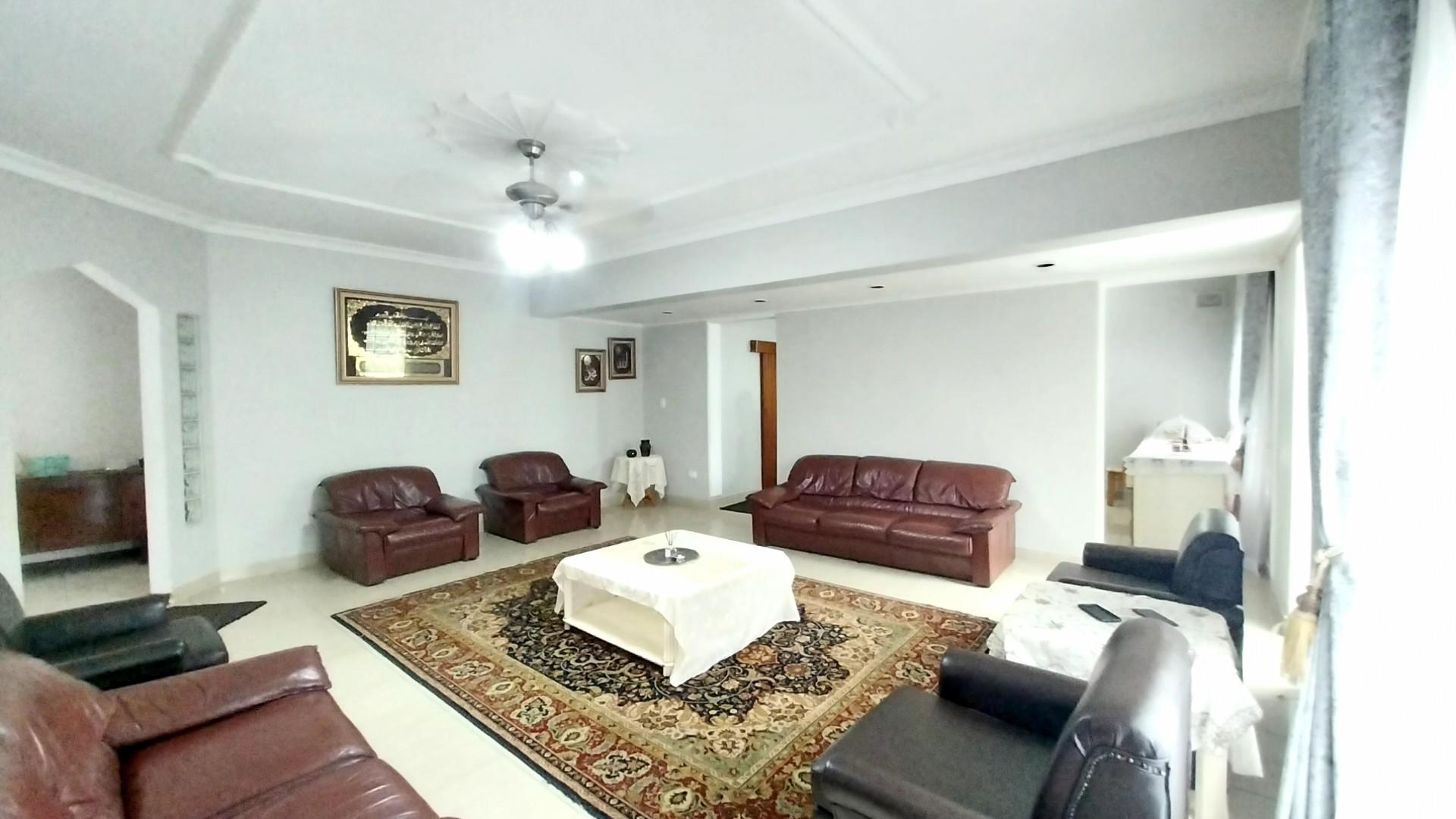 SPACIOUS FAMILY HOUSE FOR SALE IN CLARE HILLS