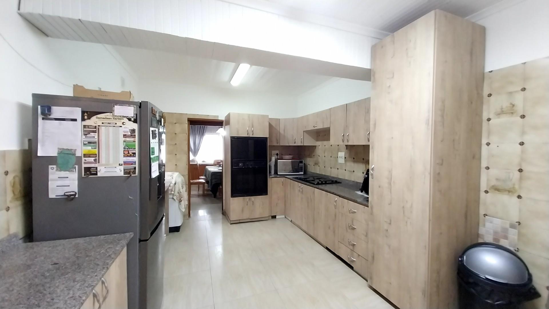 SPACIOUS FAMILY HOUSE FOR SALE IN CLARE HILLS