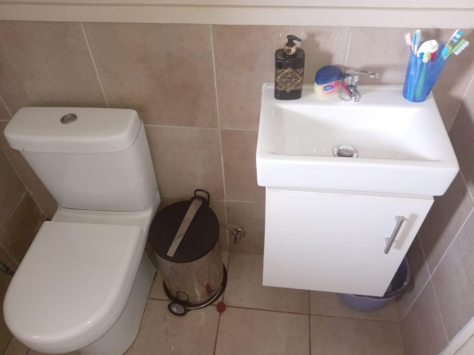 Apartment For Sale in Fleurhof, Roodepoort