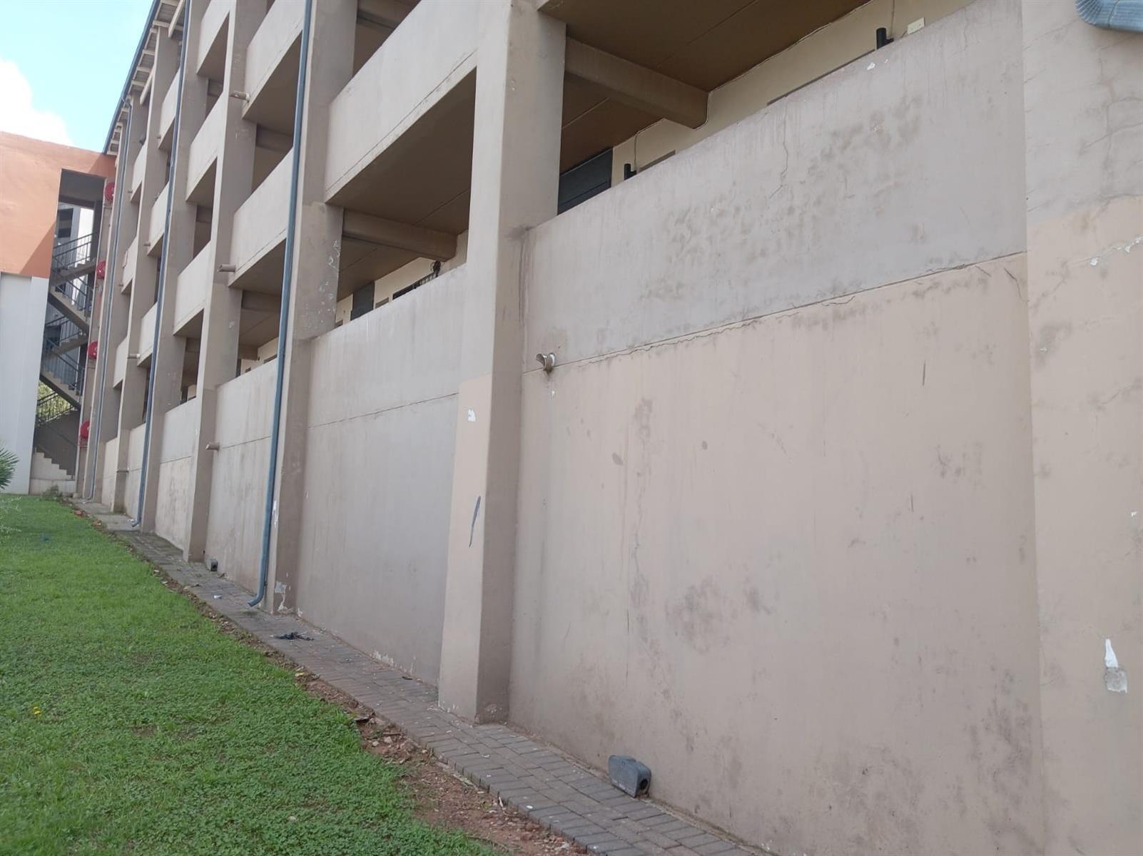 Apartment For Sale in Fleurhof, Roodepoort