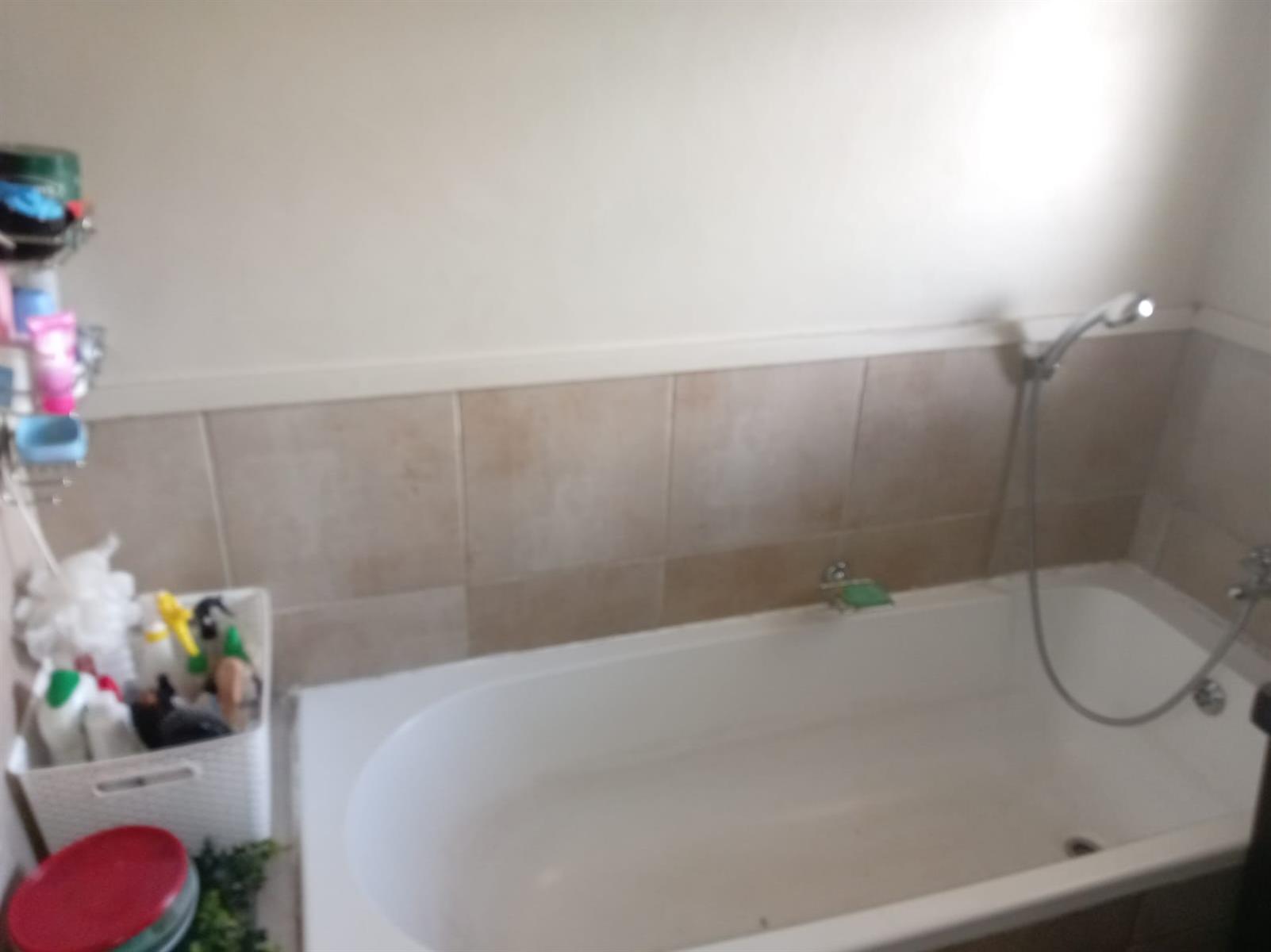 Apartment For Sale in Fleurhof, Roodepoort