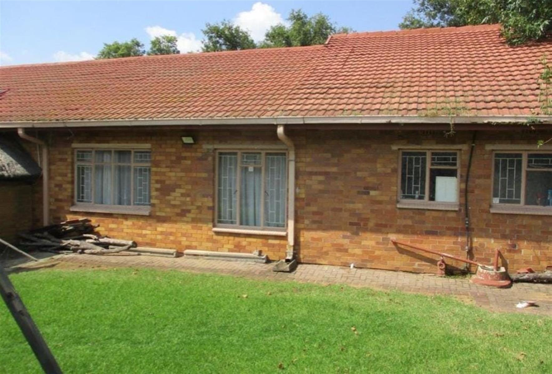 Spacious 6-Bedroom Home - Perfect for a Large Family or Guest House Opportunity