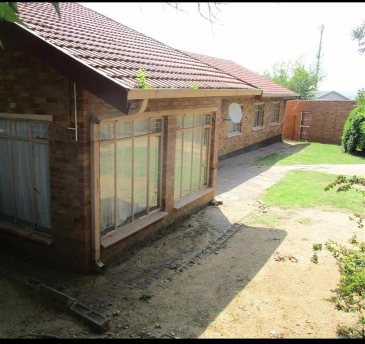 Spacious 6-Bedroom Home - Perfect for a Large Family or Guest House Opportunity