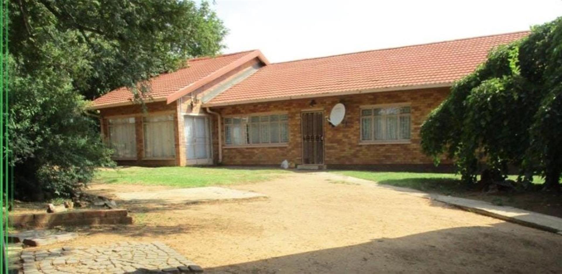 Spacious 6-Bedroom Home - Perfect for a Large Family or Guest House Opportunity