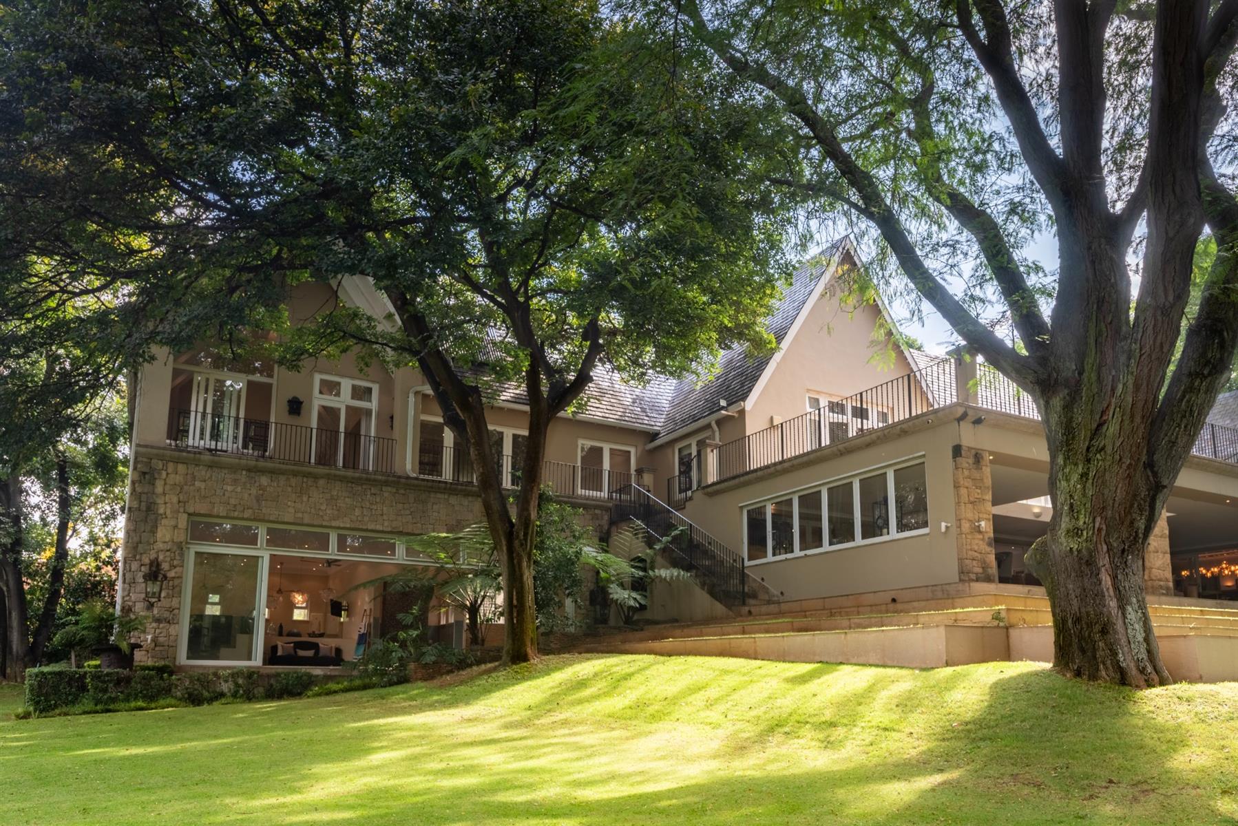 A Grand Bryanston Residence with Botanical Garden-Like Living on 10,538m²