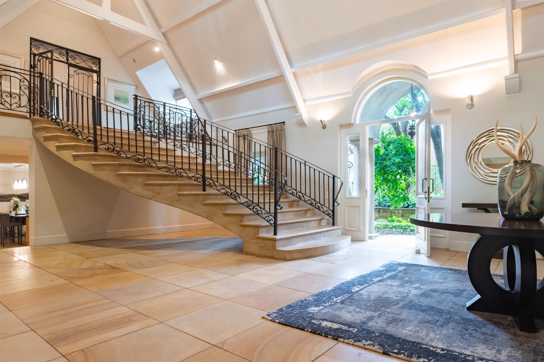 A Grand Bryanston Residence with Botanical Garden-Like Living on 10,538m²