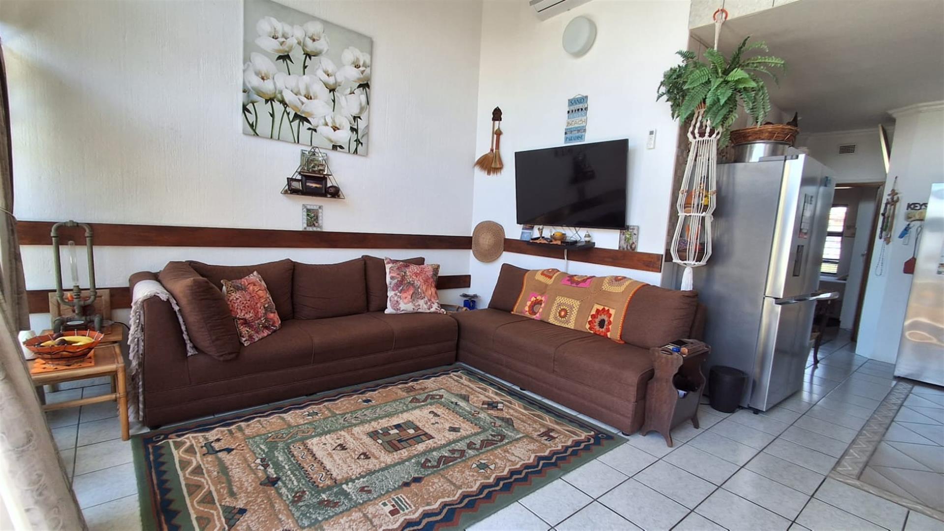 3 Bedroom Apartment For Sale in Uvongo Beach, KwaZulu Natal
