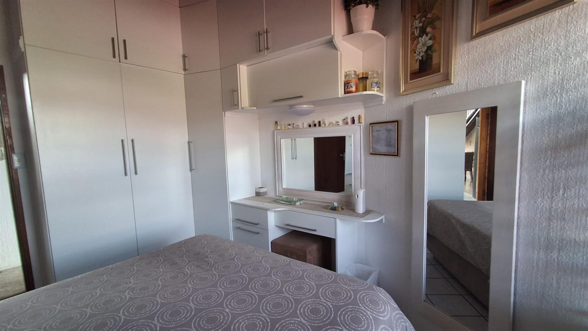 3 Bedroom Apartment For Sale in Uvongo Beach, KwaZulu Natal
