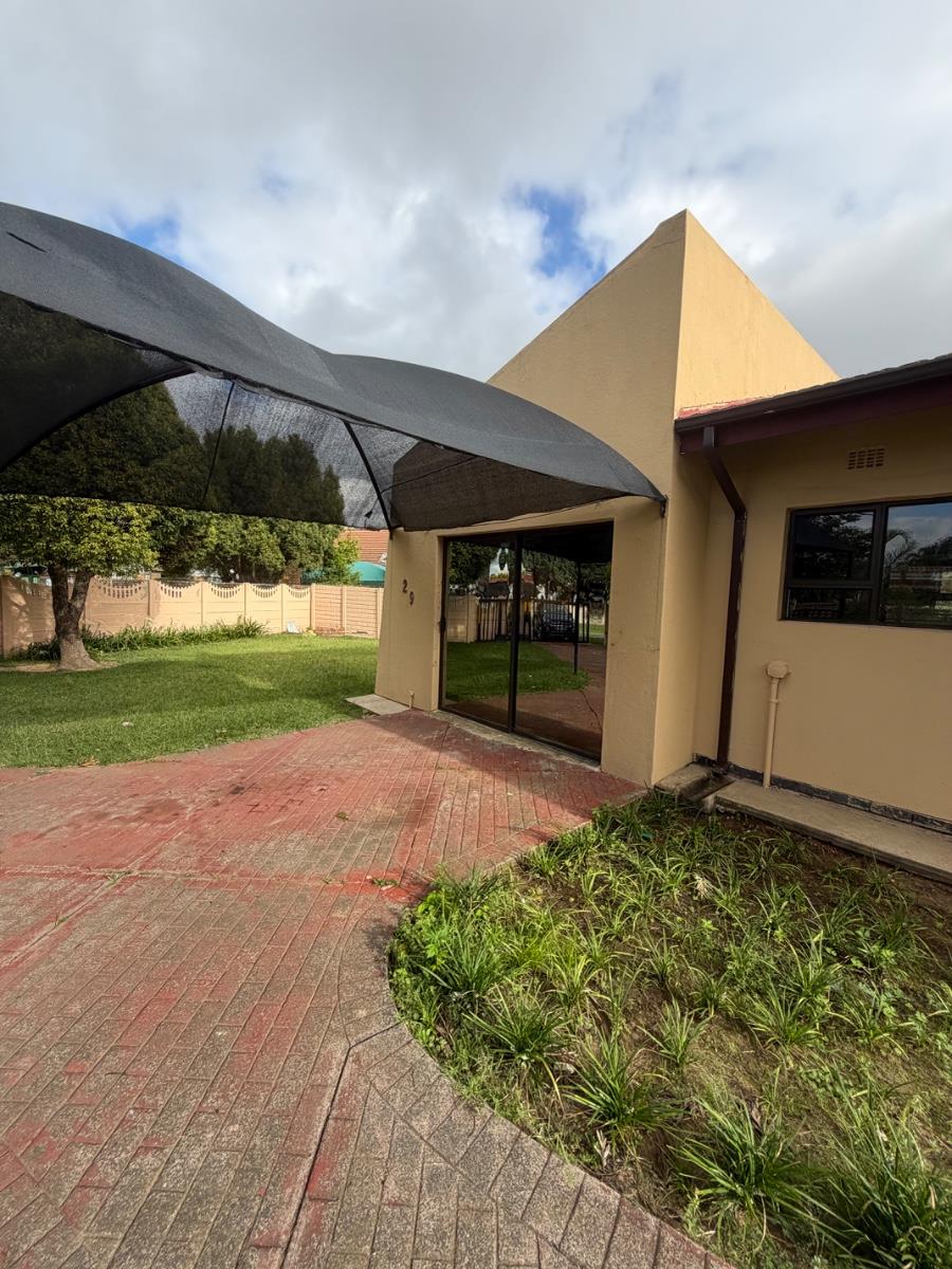 House To Rent in Huttenheights, Newcastle, KwaZulu Natal