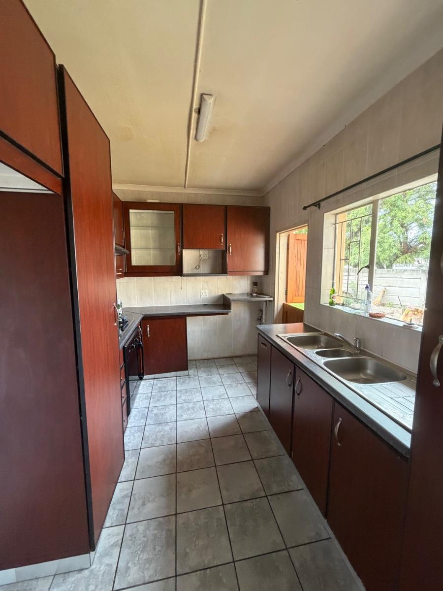 House To Rent in Huttenheights, Newcastle, KwaZulu Natal