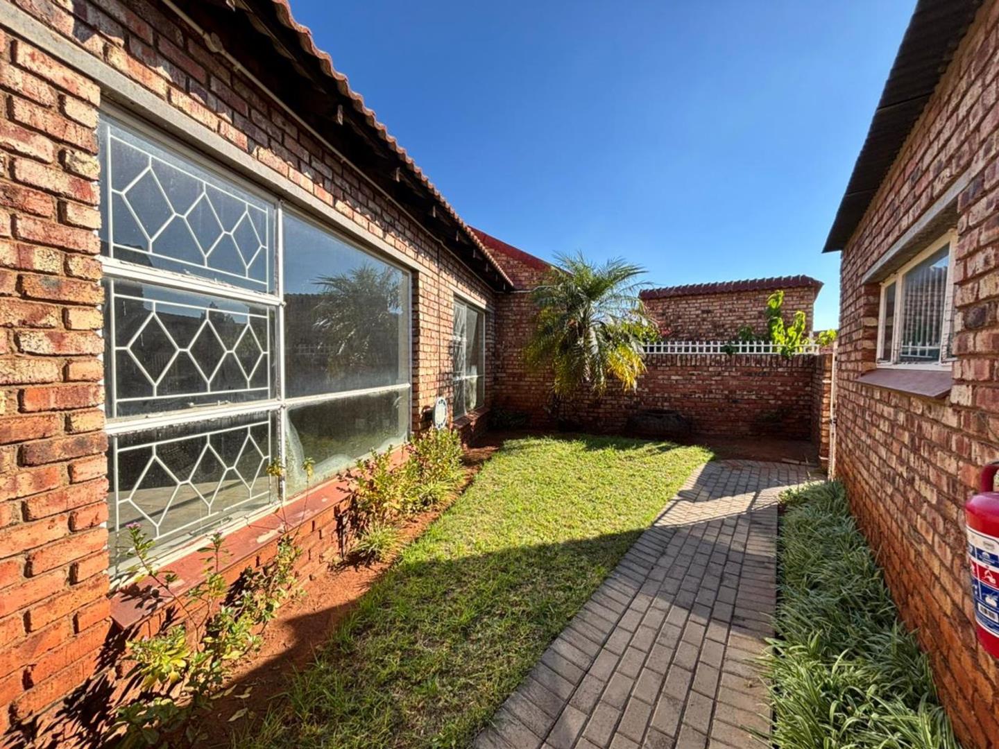 Your Modern Sanctuary: Effortless Living in a Secure Haven in New Park, Kimberley