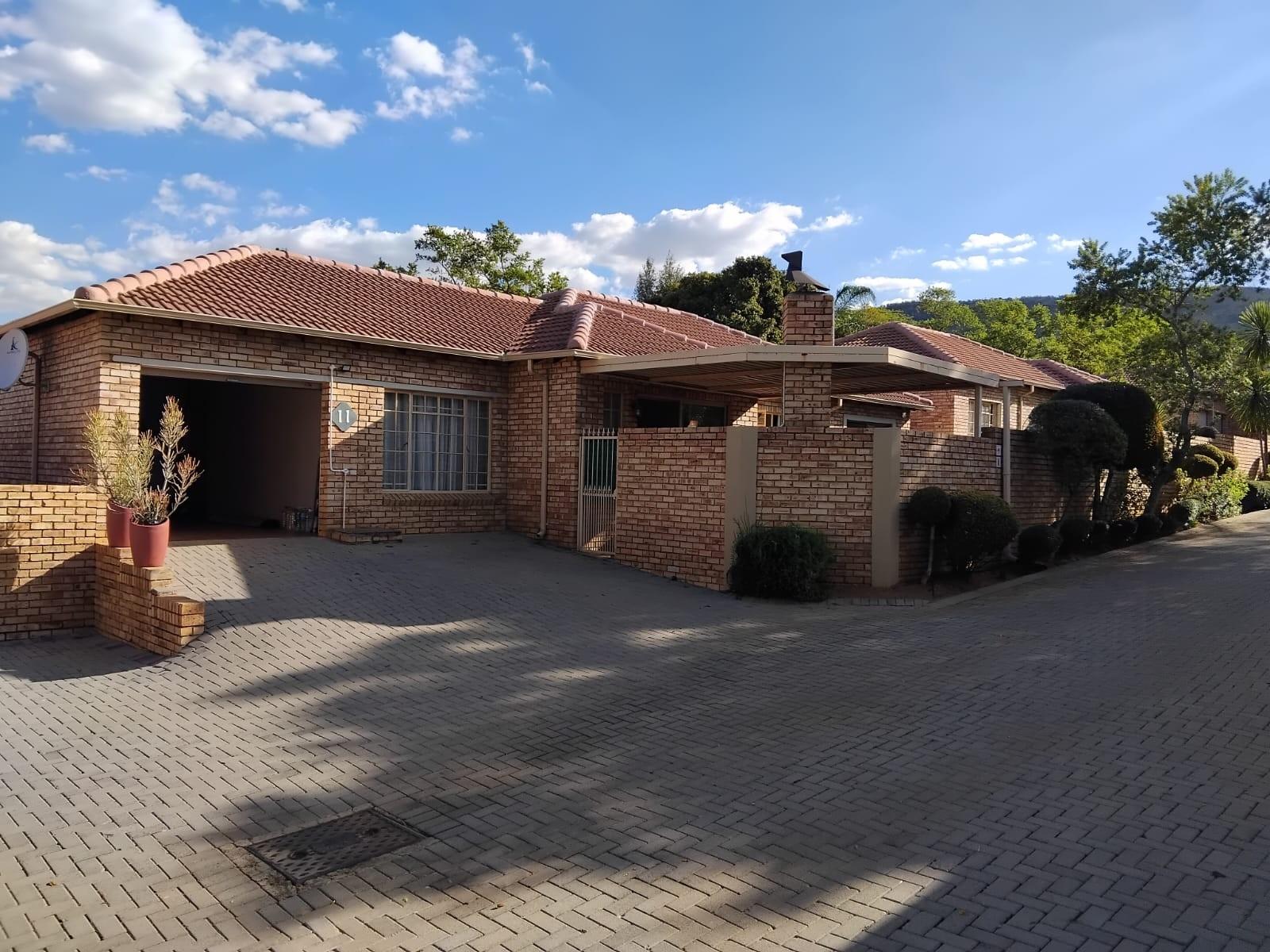 Townhouse For Sale in Homes Haven, Featherbrooke Ext 8. PRICED TO SELL!!!