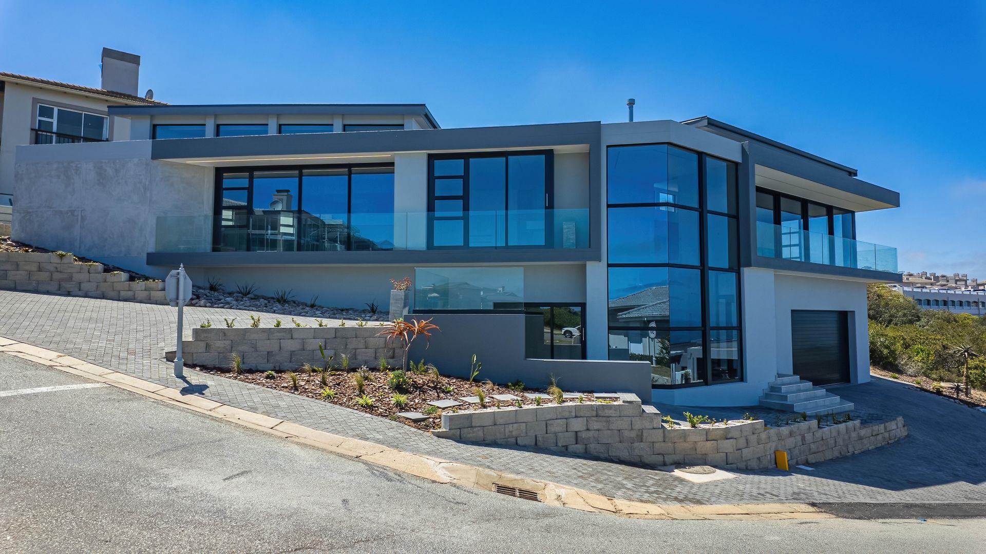 Coastal Contemporary 3-Bed Family Home with Sea Views!