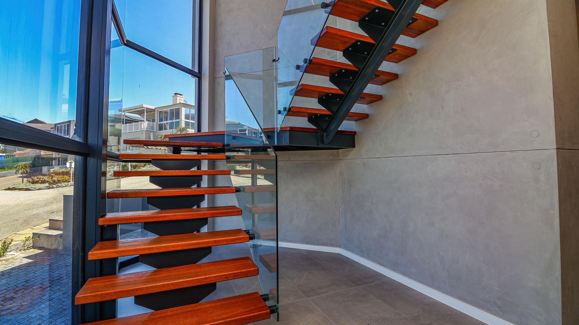 Coastal Contemporary 3-Bed Family Home with Sea Views!