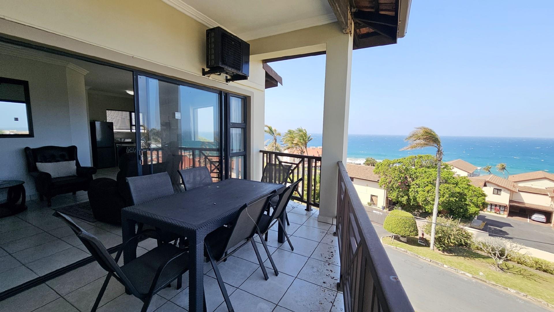 Spectacular 3 bedroom, 2 bathroom Apartment with Panoramic Sea views in Uvongo Beach