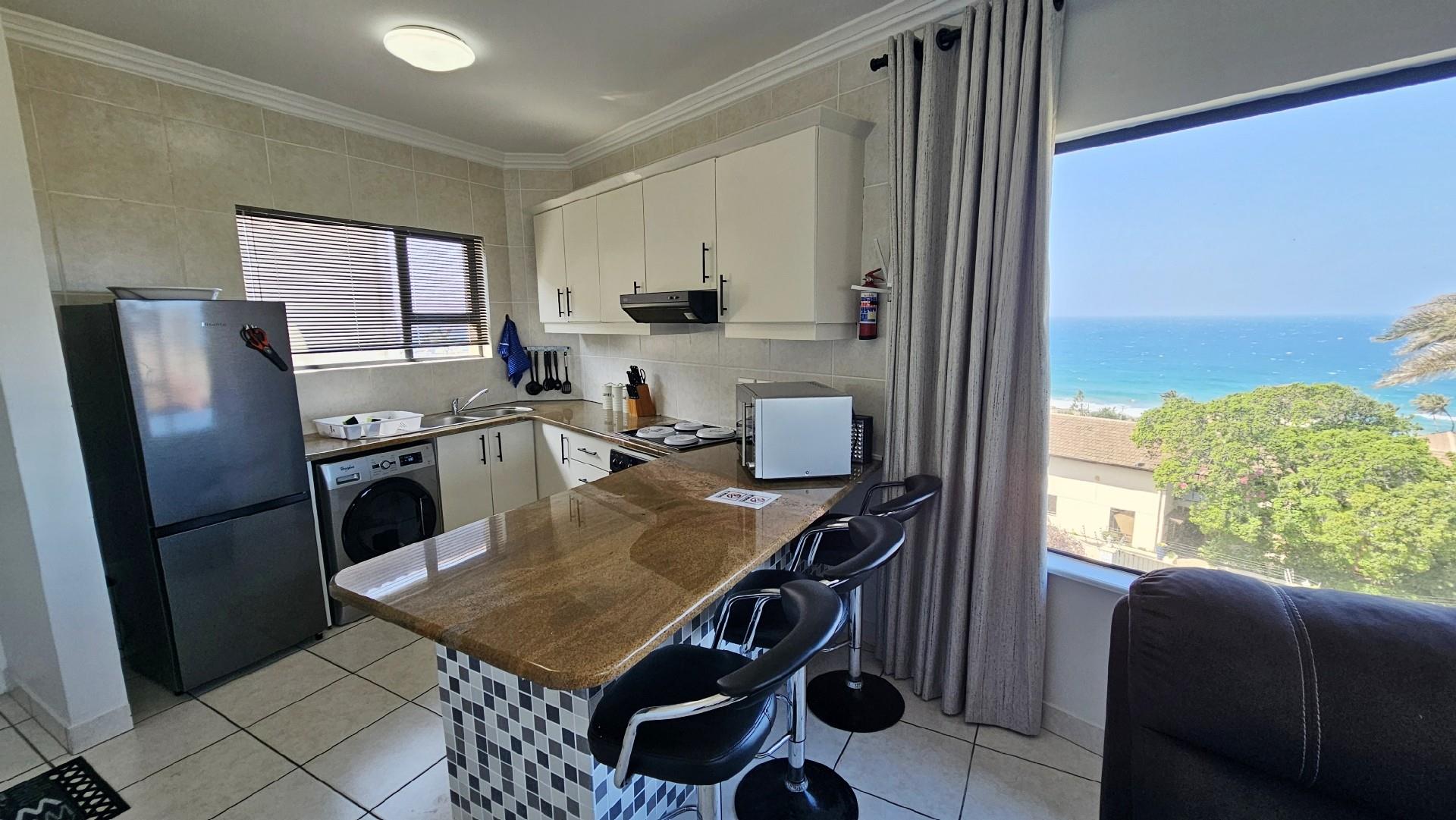 Spectacular 3 bedroom, 2 bathroom Apartment with Panoramic Sea views in Uvongo Beach