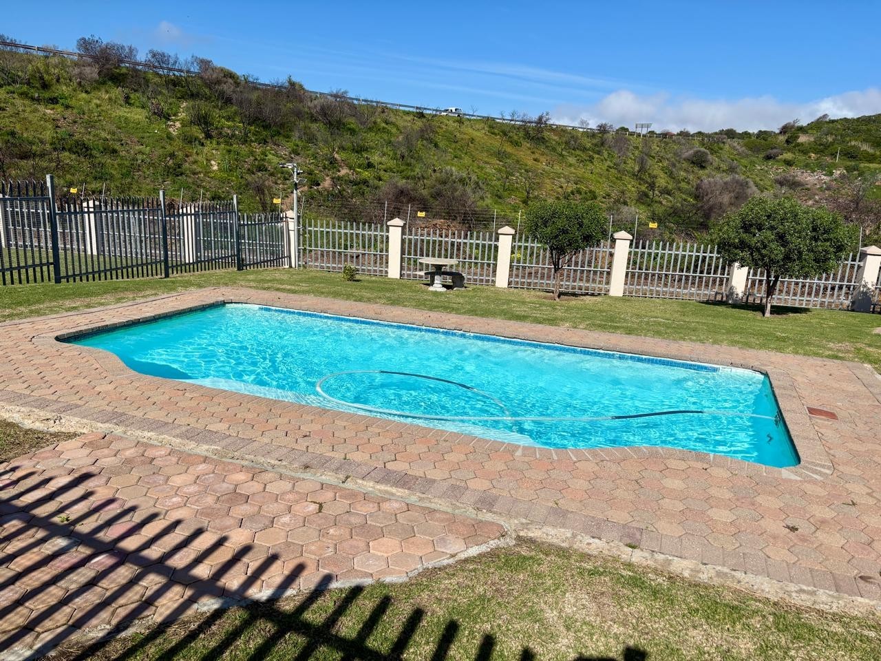 Invest or Move In, 3-Bed Townhouse in Mossel Bay! 3