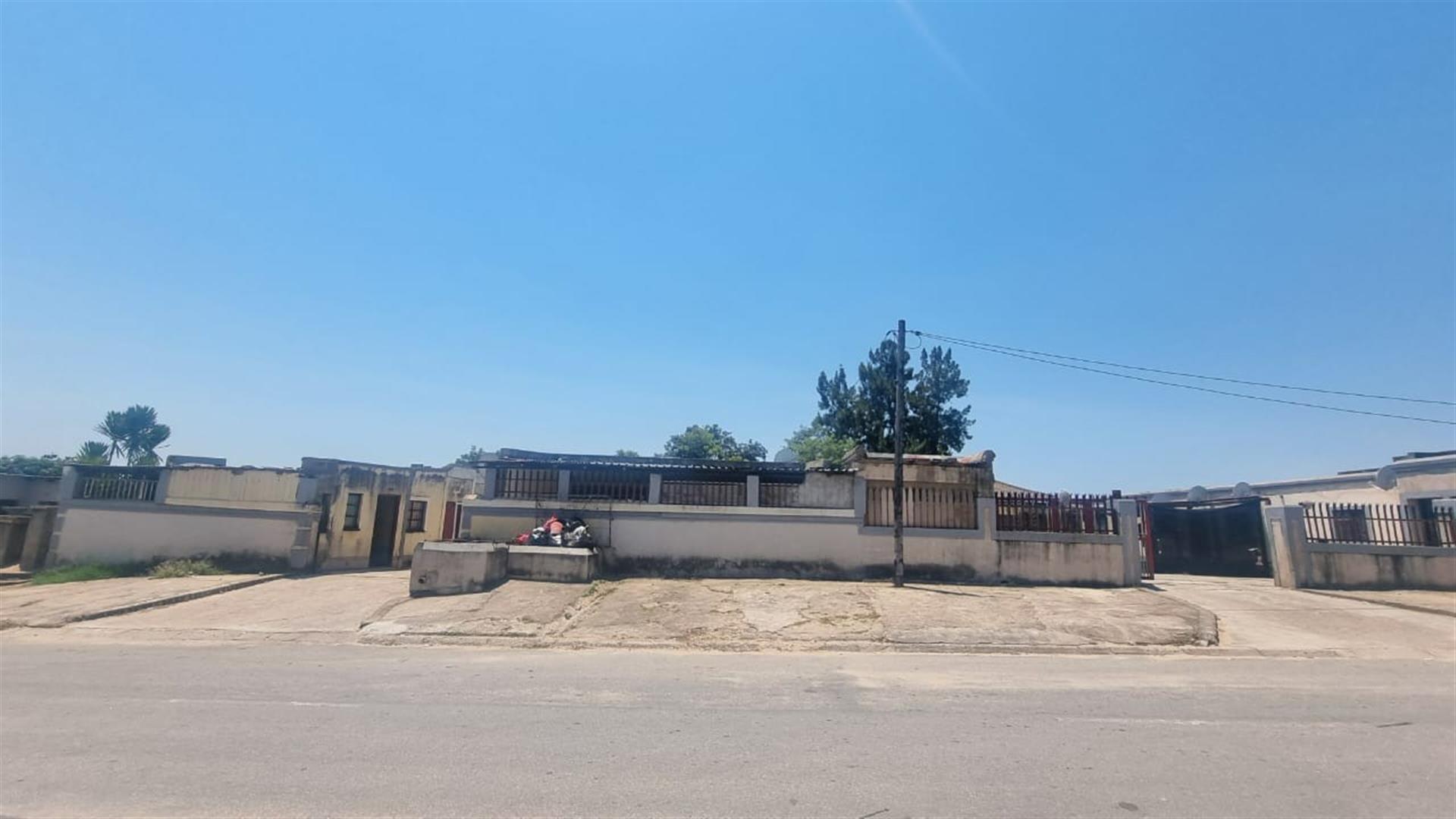 Apartment Block for sale in Thulamahashe, Bushbuckridge, 2071 Thulamahashe A, Thulamahashe, Bushbuckridge, Mpumalanga, 1600 m²