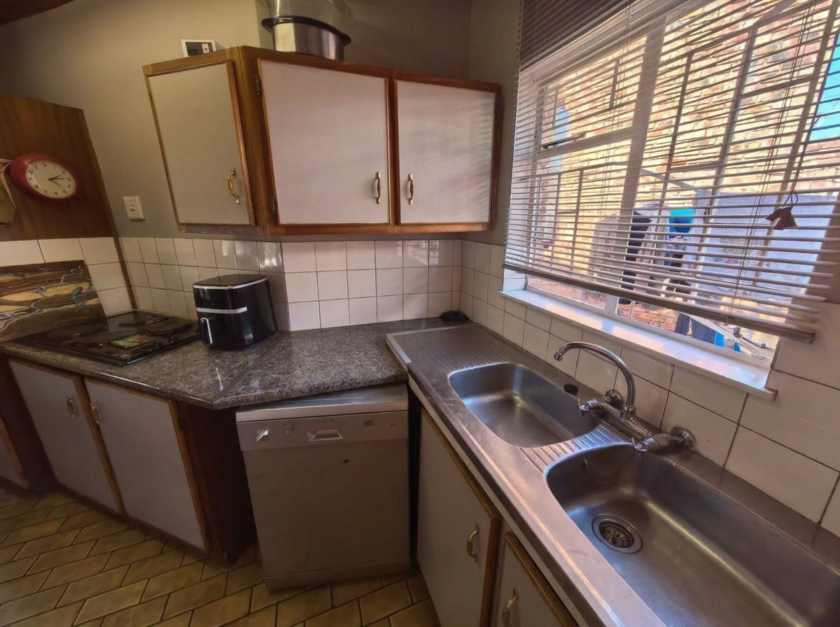 Secure, Stylish, and Centrally Located: Your New Park Townhouse Haven