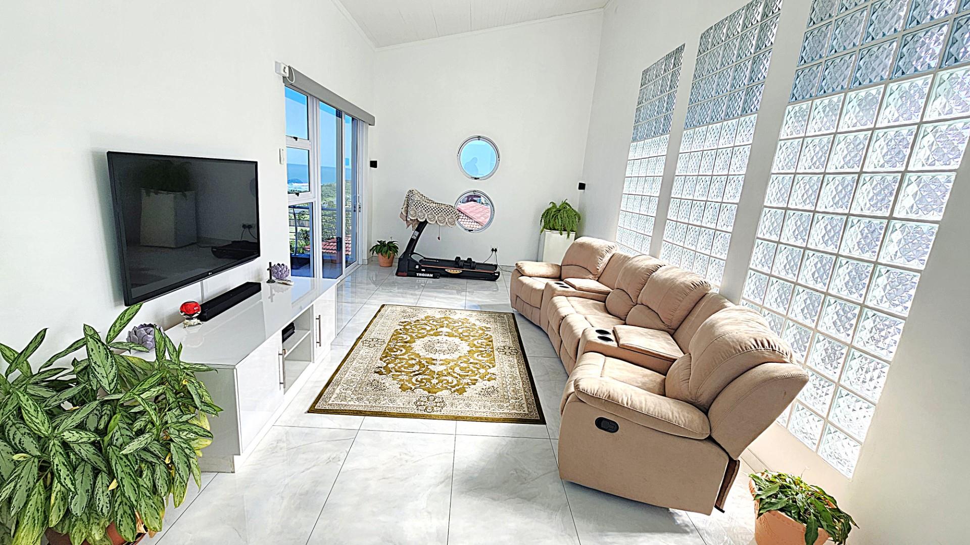 Luxury Coastal Living - Spectacular 5-Bedroom Designer Home