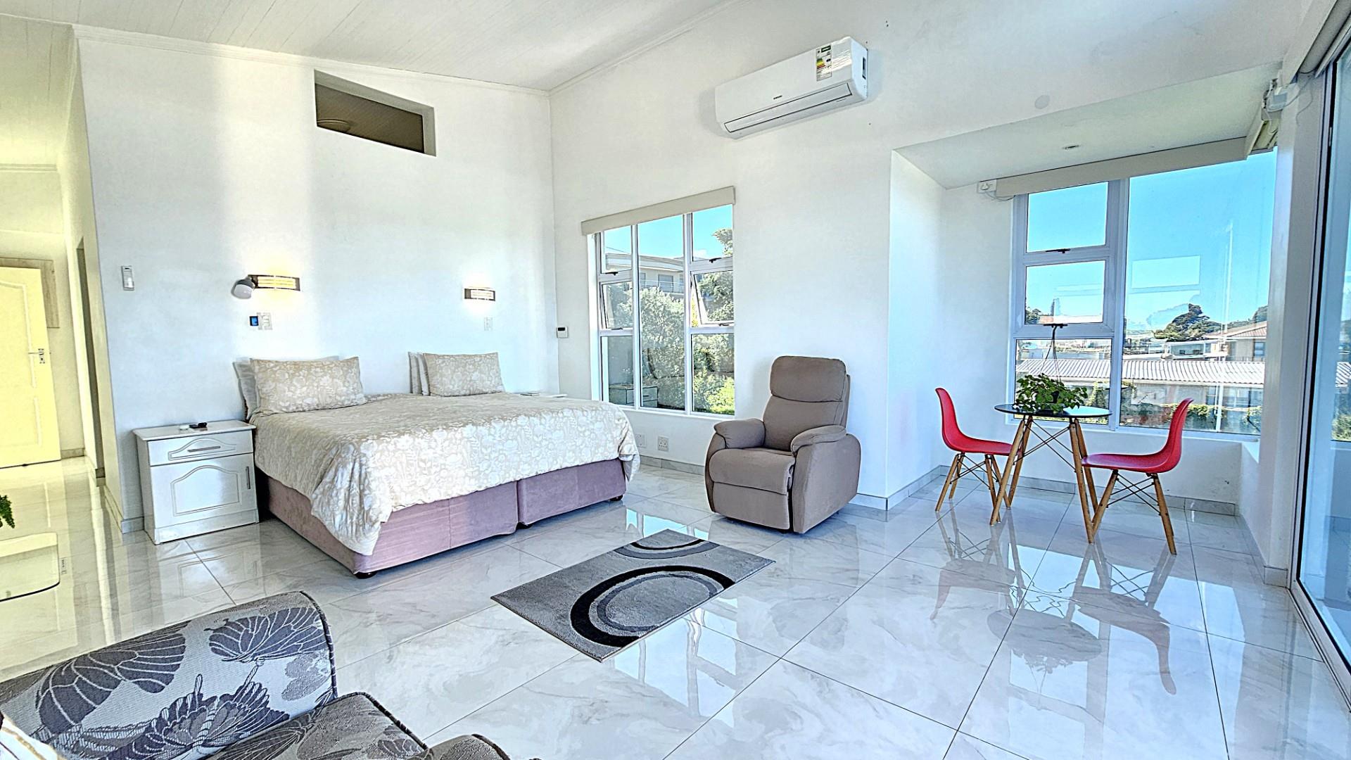 Luxury Coastal Living - Spectacular 5-Bedroom Designer Home