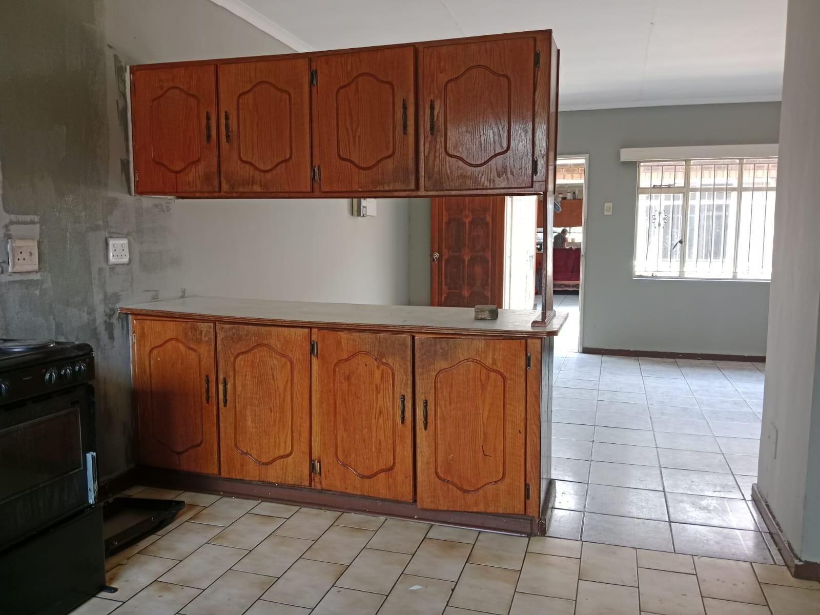 Apartment for rent in Rustenburg Central, Rustenburg, North West, 3 Villa Mitilini (0th floor), Villa Mitilini, 89 Kerk Straat, Rustenburg Central, Rustenburg, North West