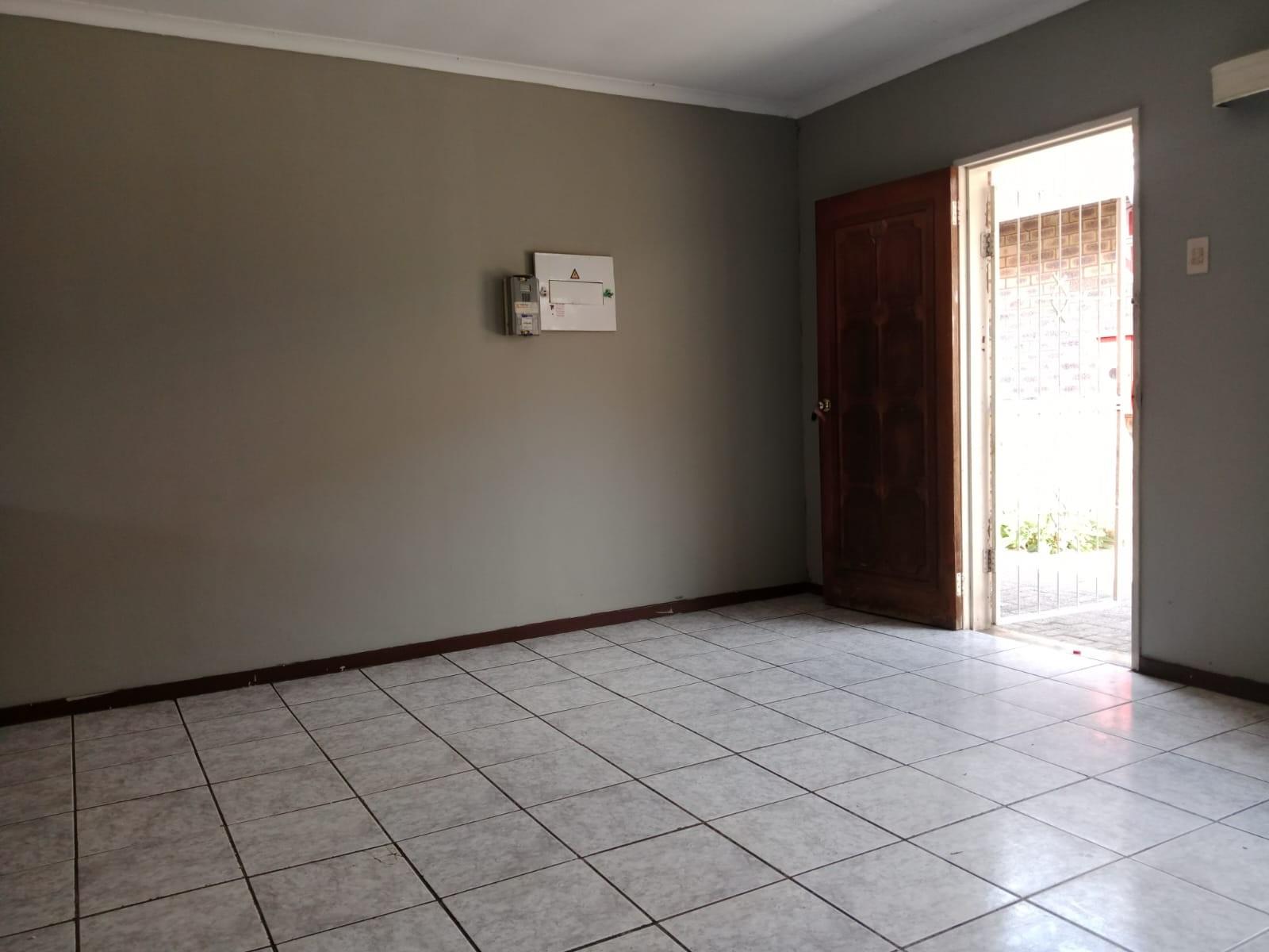 Apartment for rent in Rustenburg Central, Rustenburg, North West, 3 Villa Mitilini (0th floor), Villa Mitilini, 89 Kerk Straat, Rustenburg Central, Rustenburg, North West