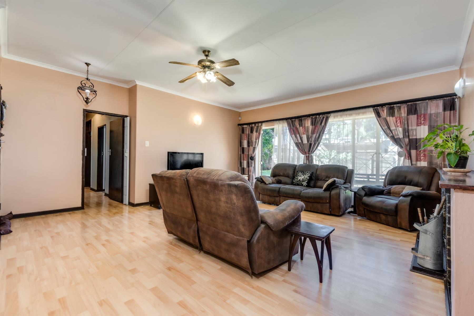 House For Sale in Edleen, Kempton Park