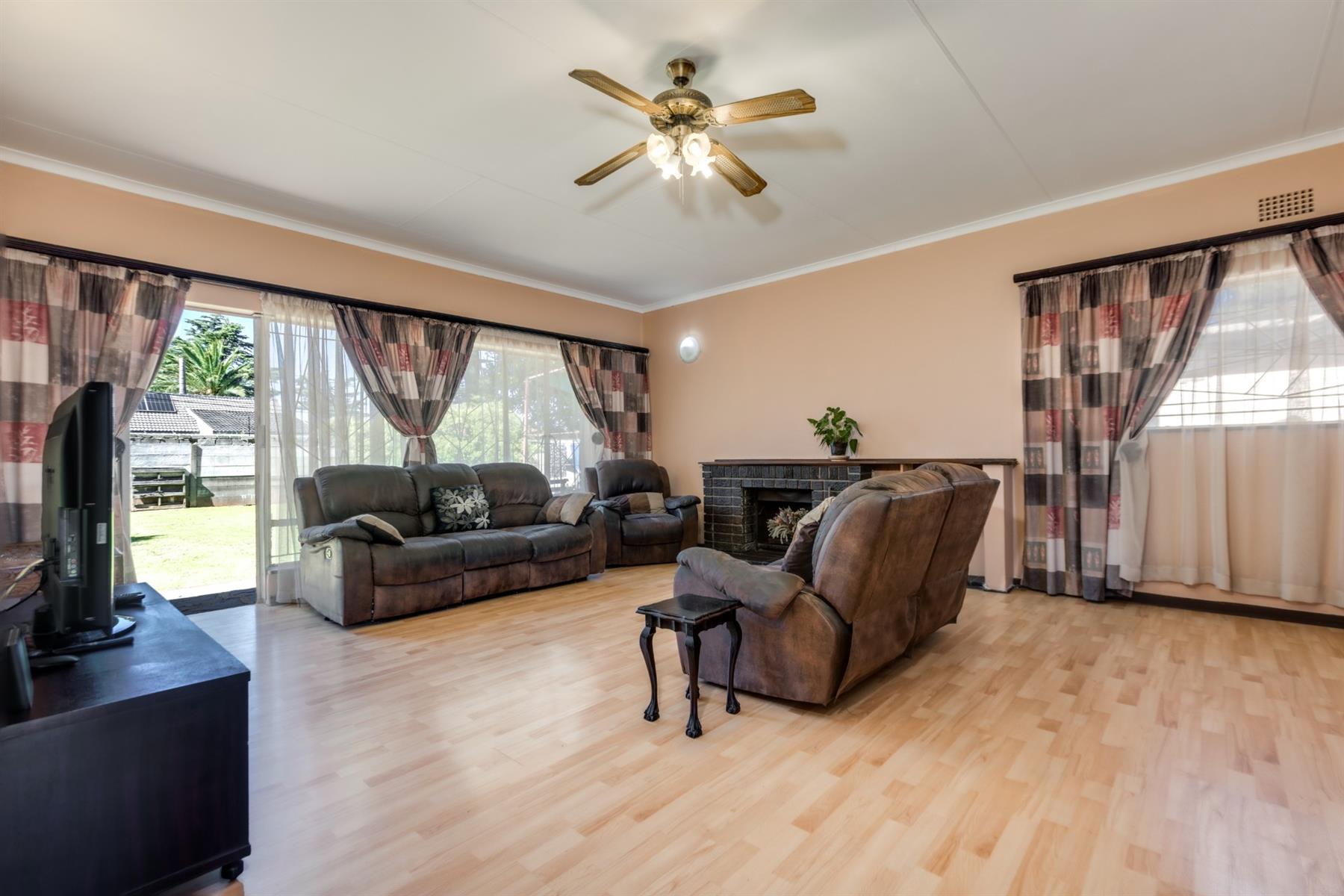House For Sale in Edleen, Kempton Park