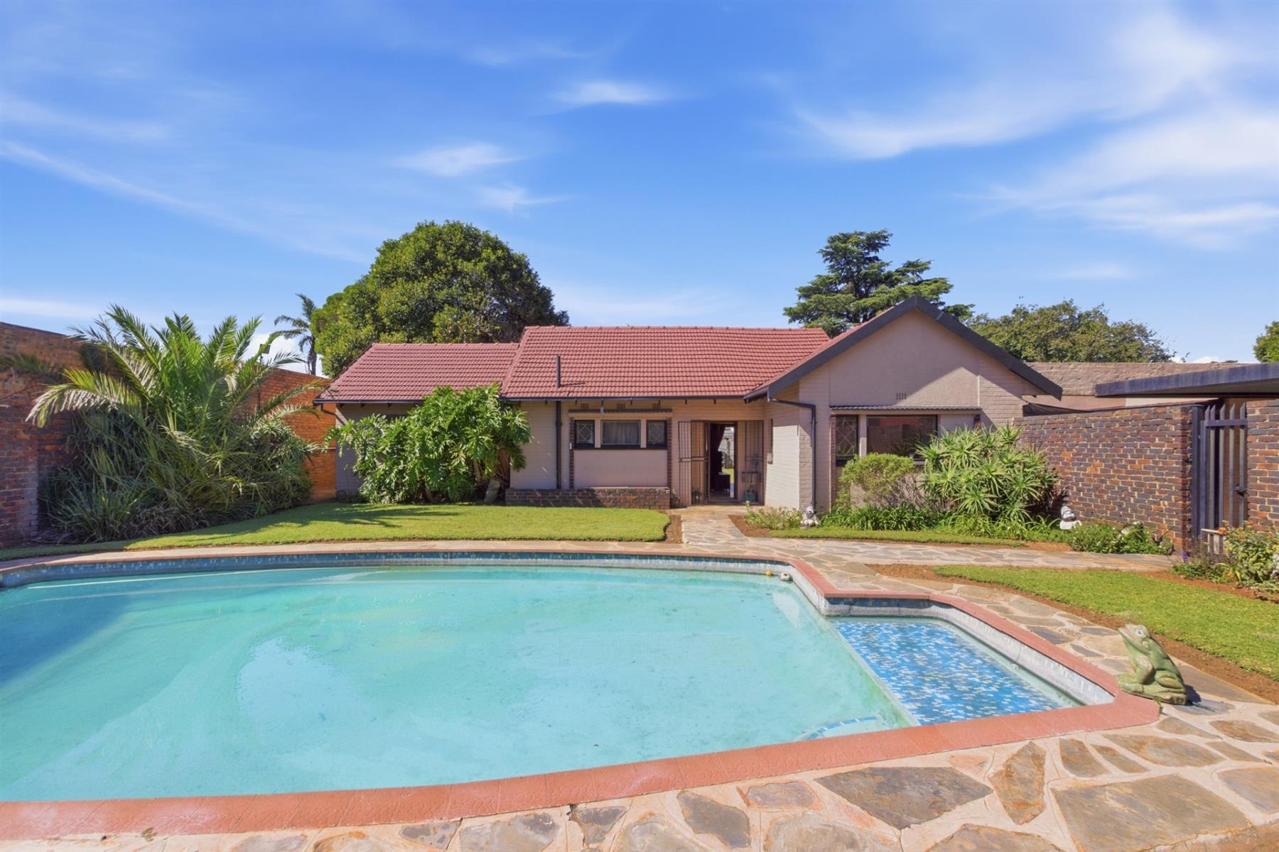 House For Sale in Edleen, Kempton Park
