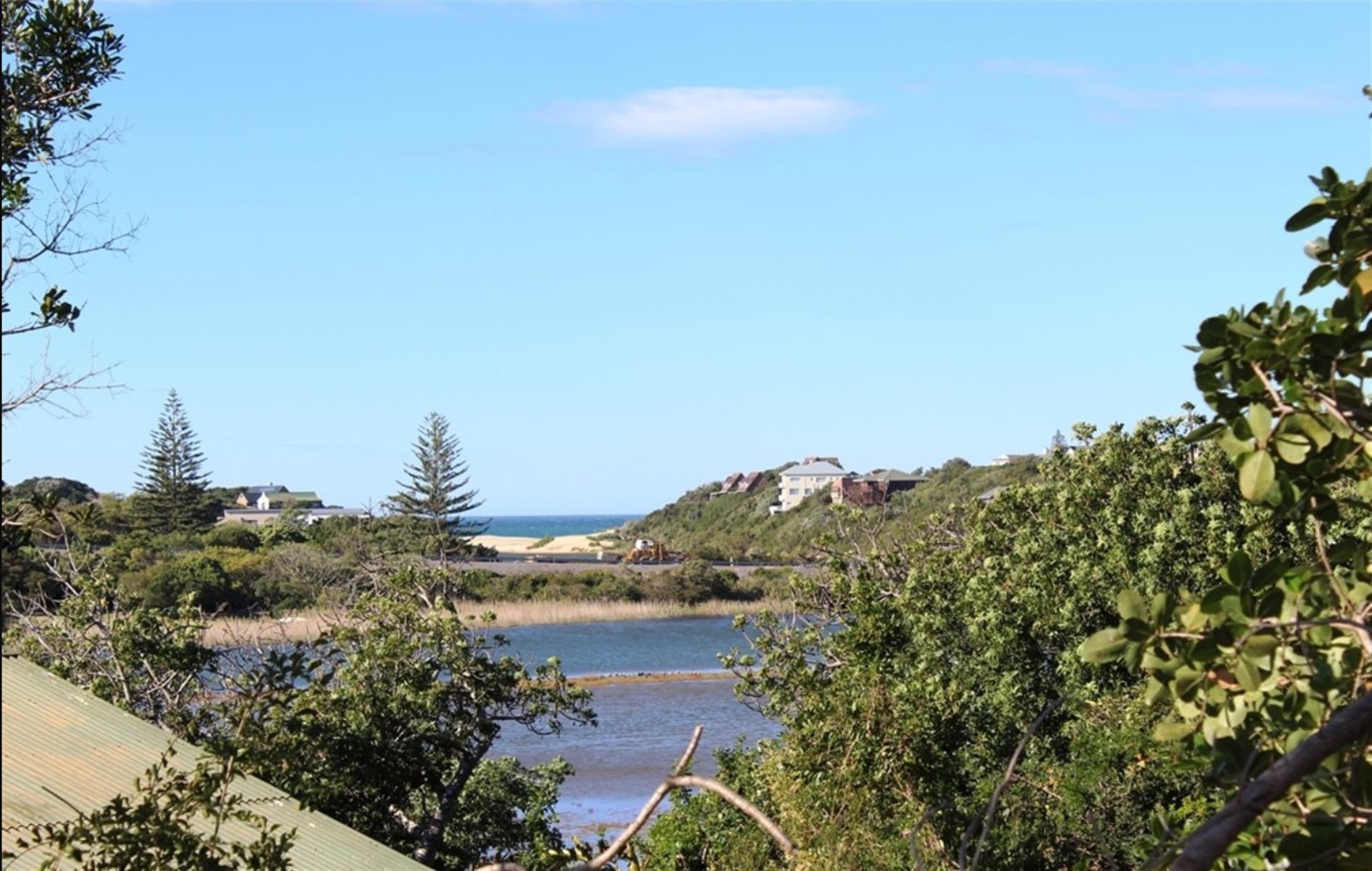 Plot Overlooking the Kleinemonde East River