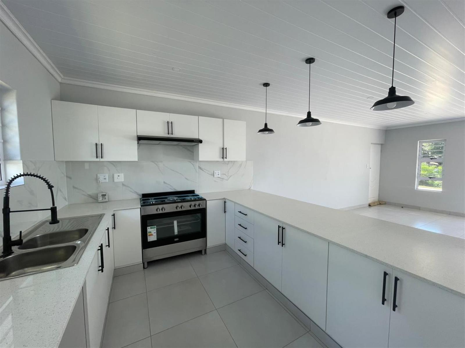 Newly Built 3 Bedroom Home - Coastal Living In Cintsa East
