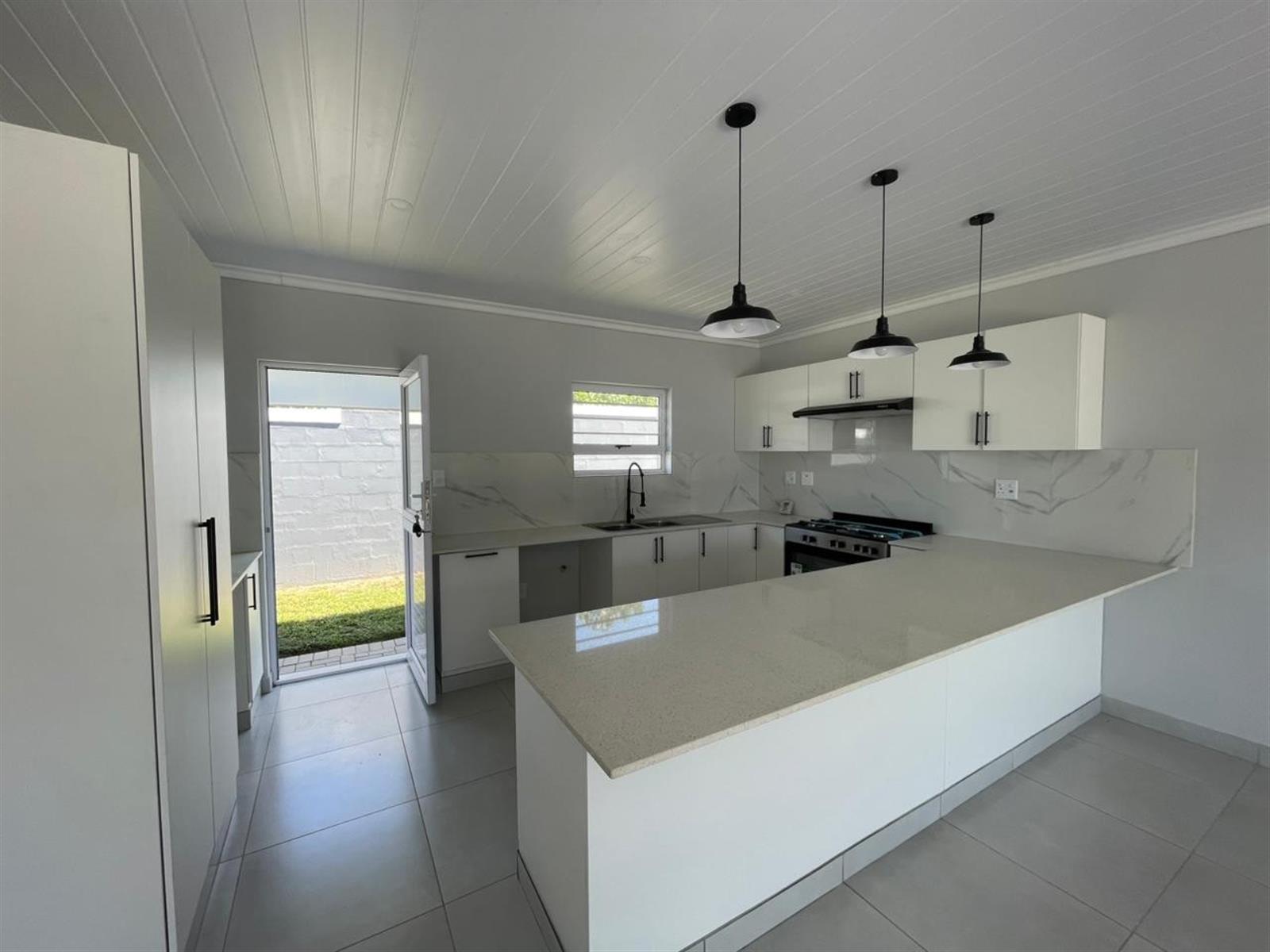 Newly Built 3 Bedroom Home - Coastal Living In Cintsa East