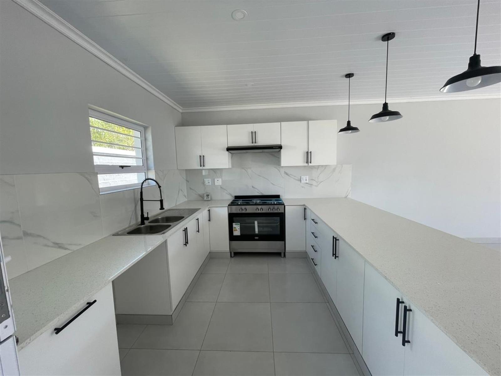 Newly Built 3 Bedroom Home - Coastal Living In Cintsa East