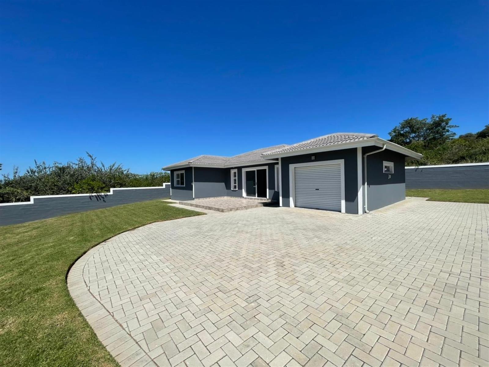 Newly Built 3 Bedroom Home - Coastal Living In Cintsa East