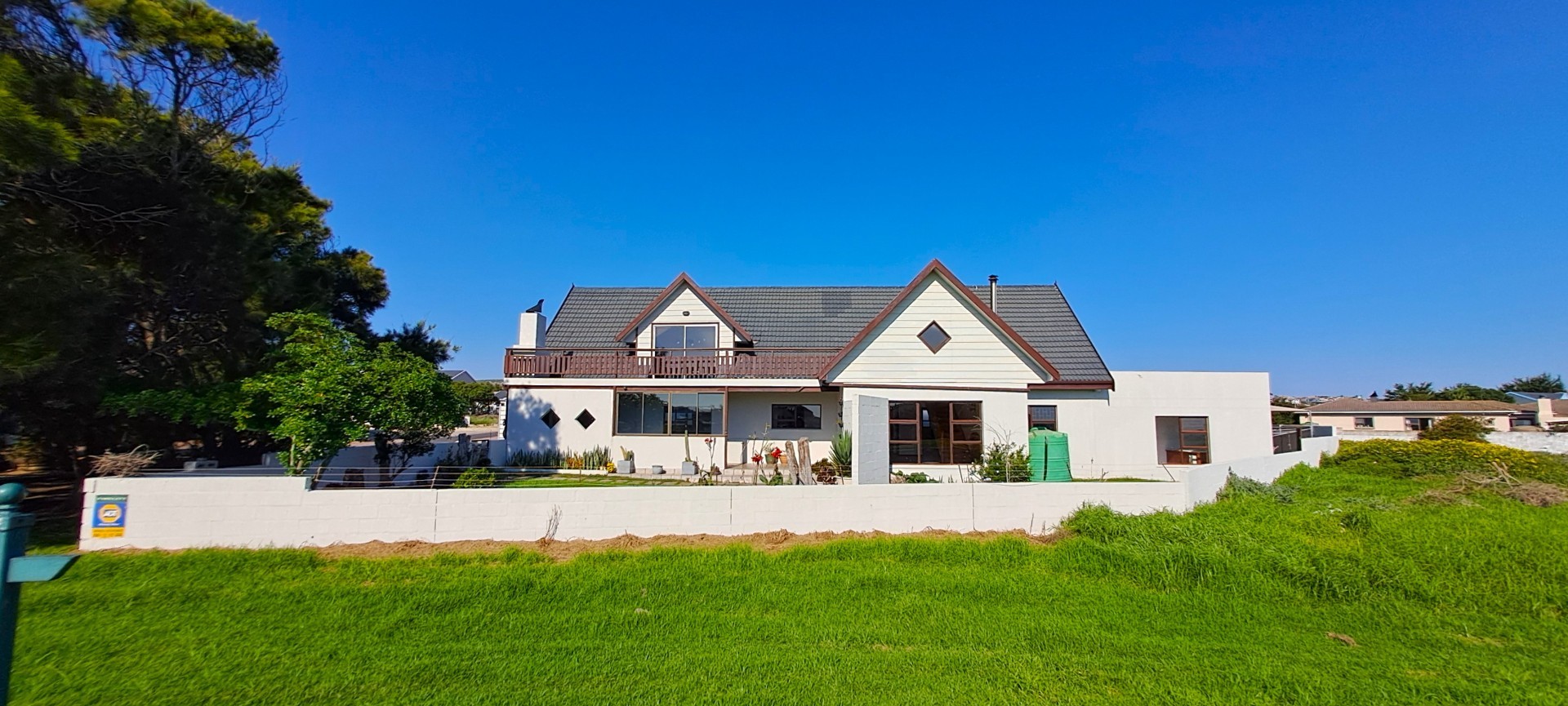 Spacious 3 Bedroom Character Home with Mashie Course and Lagoon Views